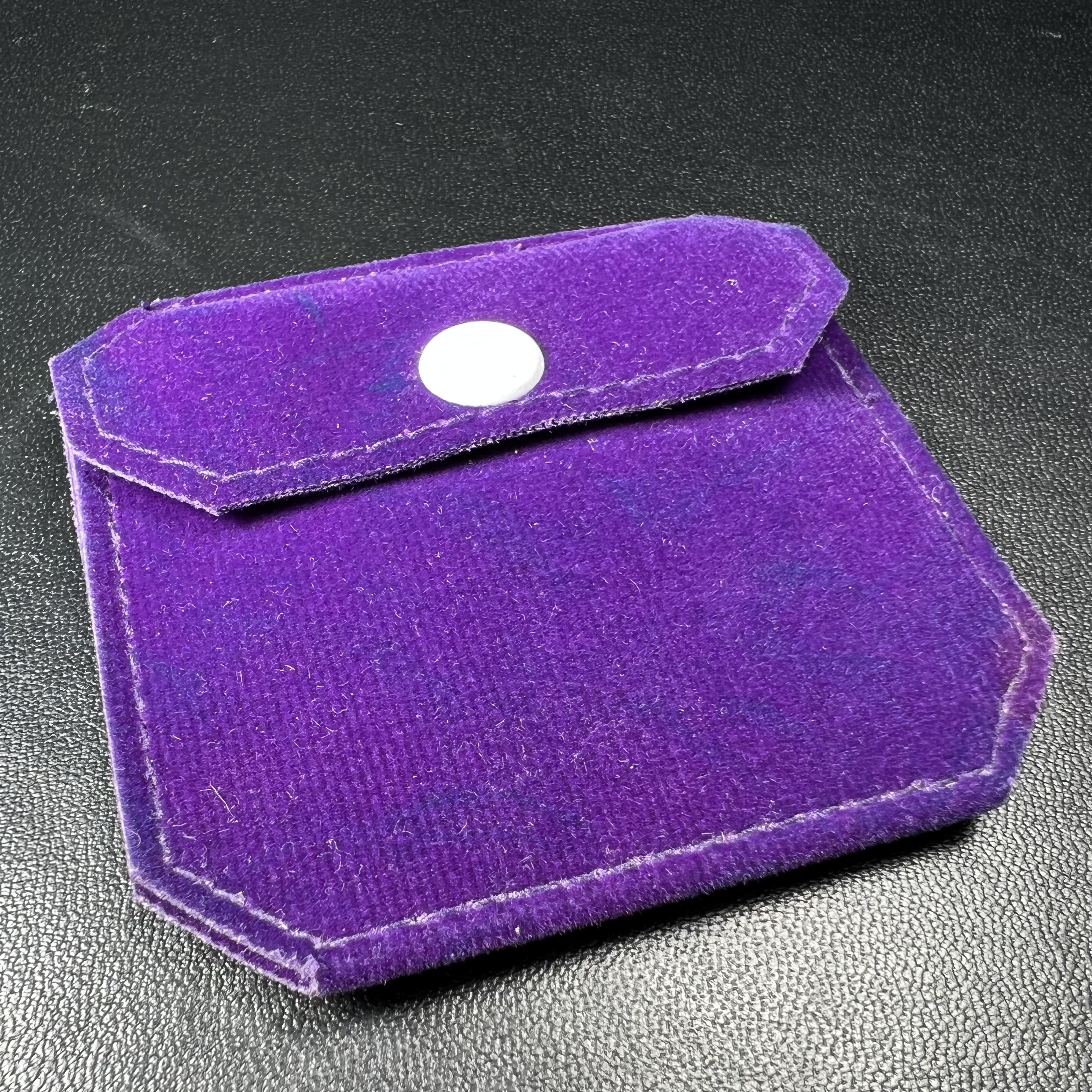 เหรียญหลวงพ่อทวด รุ่นสมเด็จเจ้าฟ้ามหาจักรี 48พรรษา โดยสภากาชาดไทย ปี2546 เหรียญบรอนซ์พ่นทราย(เพื่อพระราชทานตามพระราชอัธยาศัย) ขนาด 2.8 ซม.พร้อมซีนซองถุงบรรจุเดิมครบสวยงาม(เหรียญจัดสร้างเนื้อพิเศษเป็นรูปแบบพระราชทาน ไม่มีในรายการสั่งจอง หายาก)