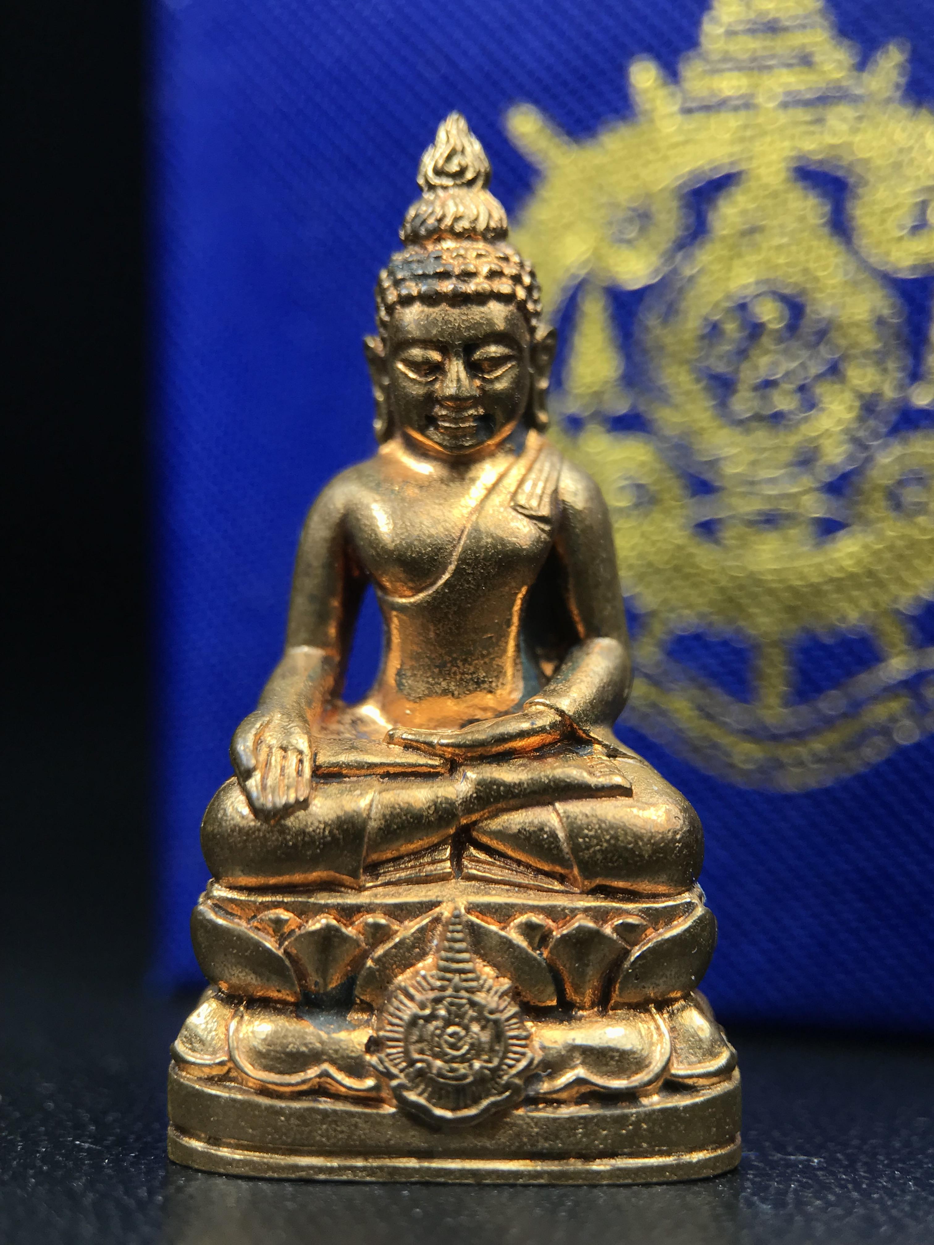 พระกริ่งไพรีพินาศ บรรจุเหล็กไหล ครั้งแรกและครั้งเดียวในประวัติศาสตร์ เฉลิมพระเกียรติ พระบาทสมเด็จพระเจ้าอยู่หัวรัชกาลที่9 พระชนมพรรษา 6 รอบ ปี2542 เนื้อสัมฤทธิ์(บรรจุเหล็กไหล)ดีนอก-ดีใน พิธีใหญ่ มวลสารเด่น (หายาก)