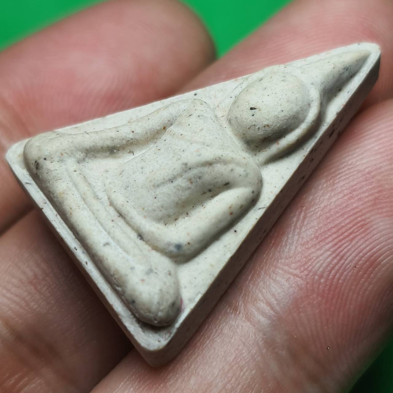 พระเครื่อง พระนางพญา เข่าตรง สีขาว เลี่ยมกรอบ รุ่น เมตตาแคล้วคลาด พระนางพญาจี้ พระนางพญาพิษณุโลก พระแท้ พระนางพญา แท้ พระนางพญา จี้พระนางพญา