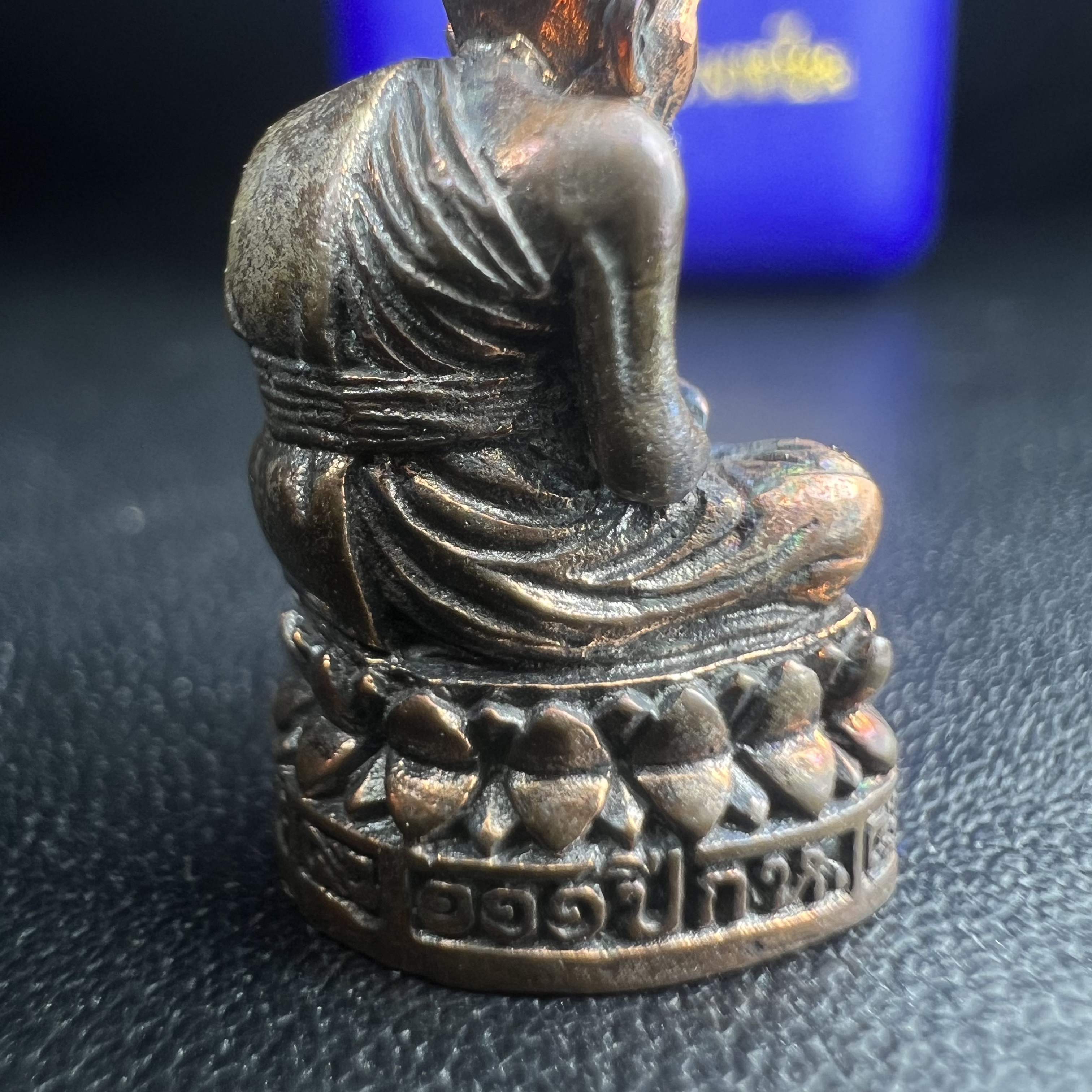 รูปเหมือนหล่อลอยองค์หลวงปู่ทวด รุ่น 111ปี กระทรวงกลาโหม เนื้อนวโลหะรมดำ-ปัดเงา ปี2540 พิธีใหญ่ เข้มขลัง นิยม พร้อมกล่องบรรจุเดิม(คัดสภาพสวยผิวเทพๆผิวรุ้งๆ)ทั้งพิธีทั้งพุทธศิลป์ทรงคุณค่าอีกหนึ่งรุ่นยอดนิยม