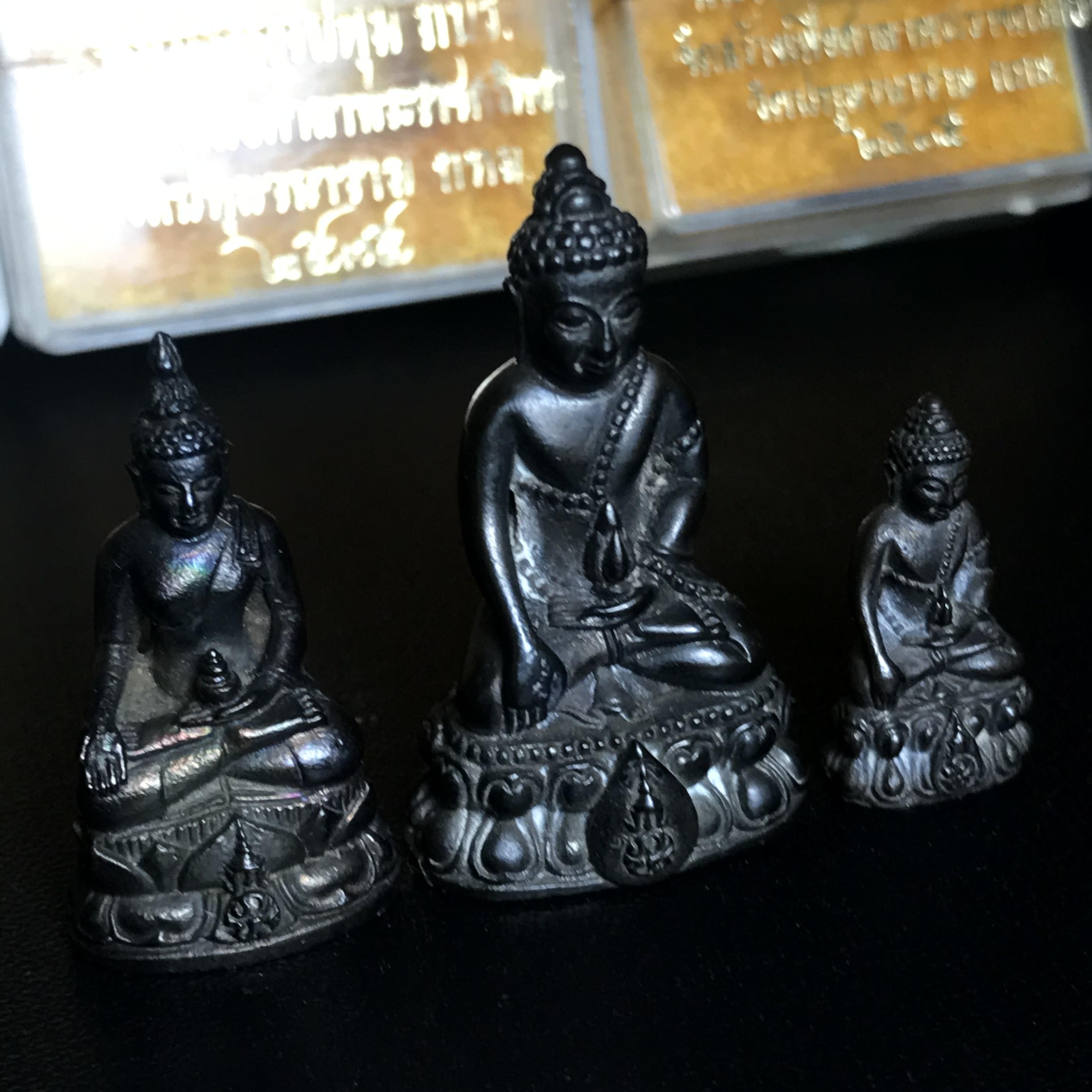 พระกริ่งนวปทุม ภปร.-พระชัยวัฒน์นวปทุม ภปร.-พระกริ่งไพรีพินาศ ภปร. รุ่นแรก วัดปทุมวนาราม ครบชุดเนื้อนวโลหะ ปี2535(ในหลวงรัชกาลที่9เสด็จเททอง)(1ใน3000องค์)หายาก