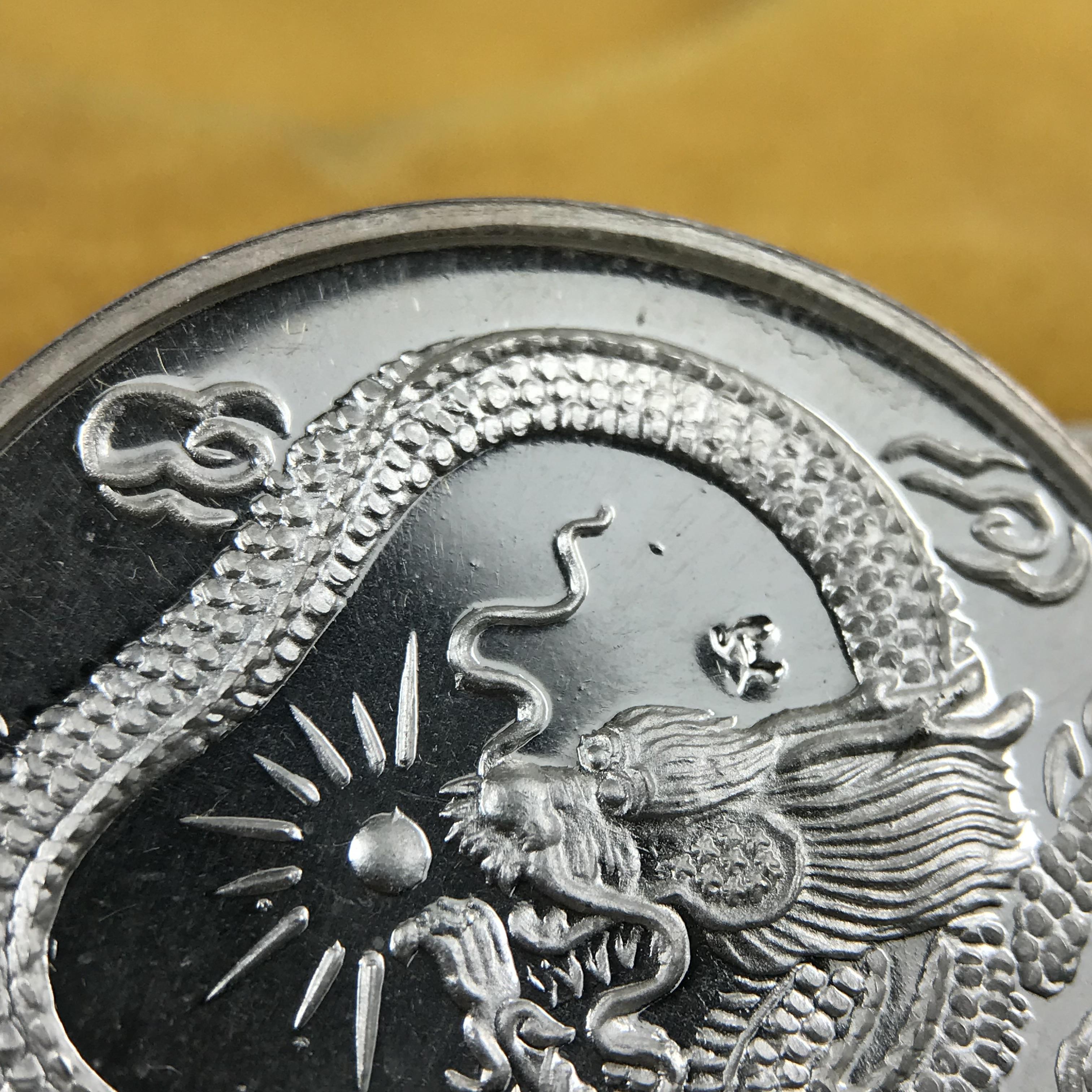 เหรียญพระโพธิสัตว์ อวโลกิเตศวร กวนอิม หลังมังกรเล่นแก้ว วัดราชบพิธสถิตมหาสีมาราม ปี 2536 เนื้อเงิน(ขัดเงาผิวกระจก) ขนาด 3 ซม. ตอกโค๊ตขอบเหรียญ ปลุกเสกพิธีใหญ่ พร้อมกล่องบรรจุเดิมครบ สภาพสวย