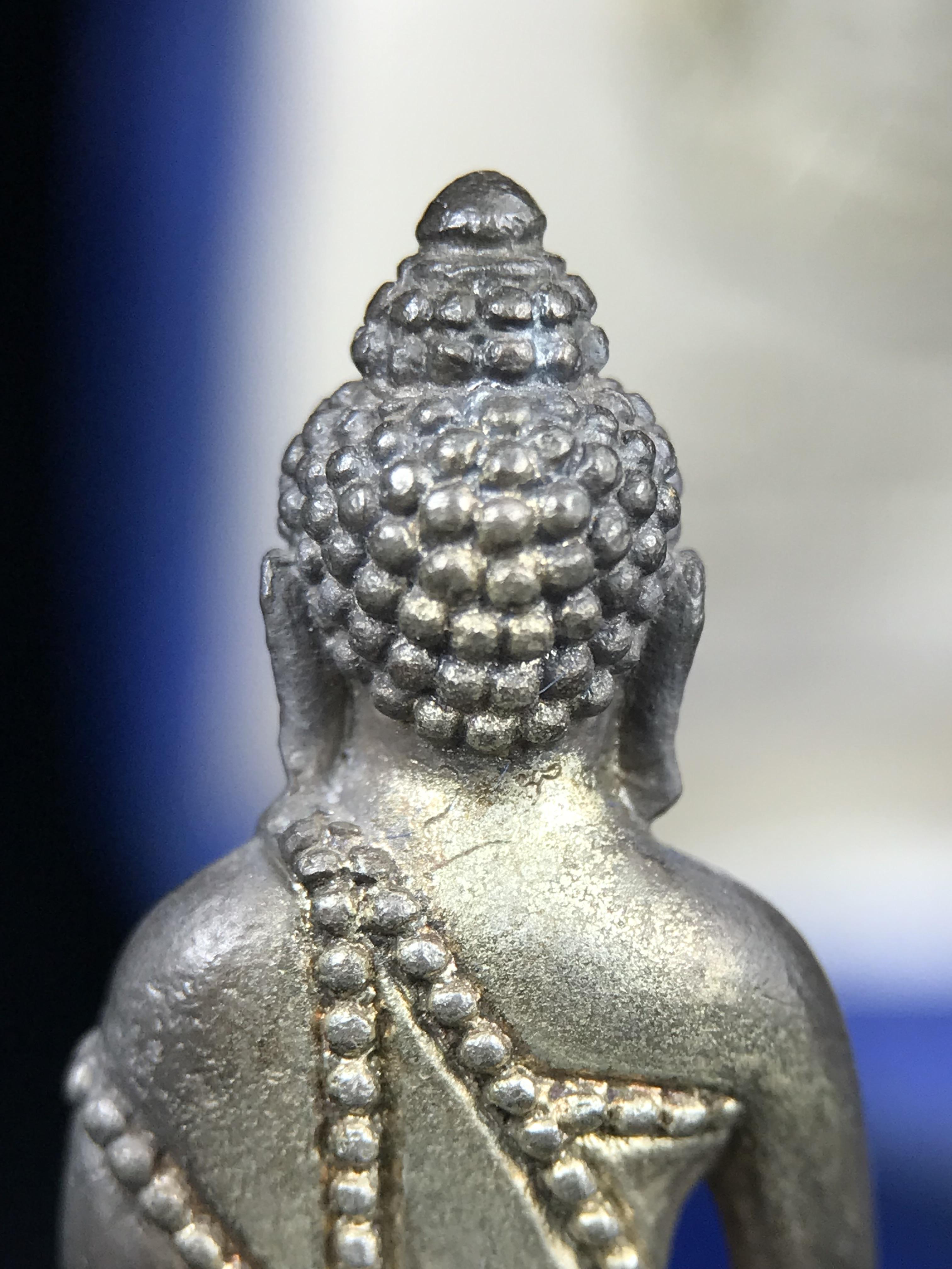 พระกริ่งศิรากาศ ภปร.(พระกริ่งคุ้มเกล้า)วัตถุมงคล"คุ้มเกล้าฯ" มูลนิธิ “คุ้มเกล้า” ในพระบรมราชูปถัมภ์ จัดสร้าง โรงพยาบาลภูมิพล เนื้อเงิน(พิมพ์หน้าไทย)(สภาพผิวเดิมขึ้นน้ำทองเก่าเก็บอย่างดีพร้อมกล่องบรรจุสวยมากมาก!)(ในหลวงรัชกาลที่9เสด็จเททอง)(พิธีใ