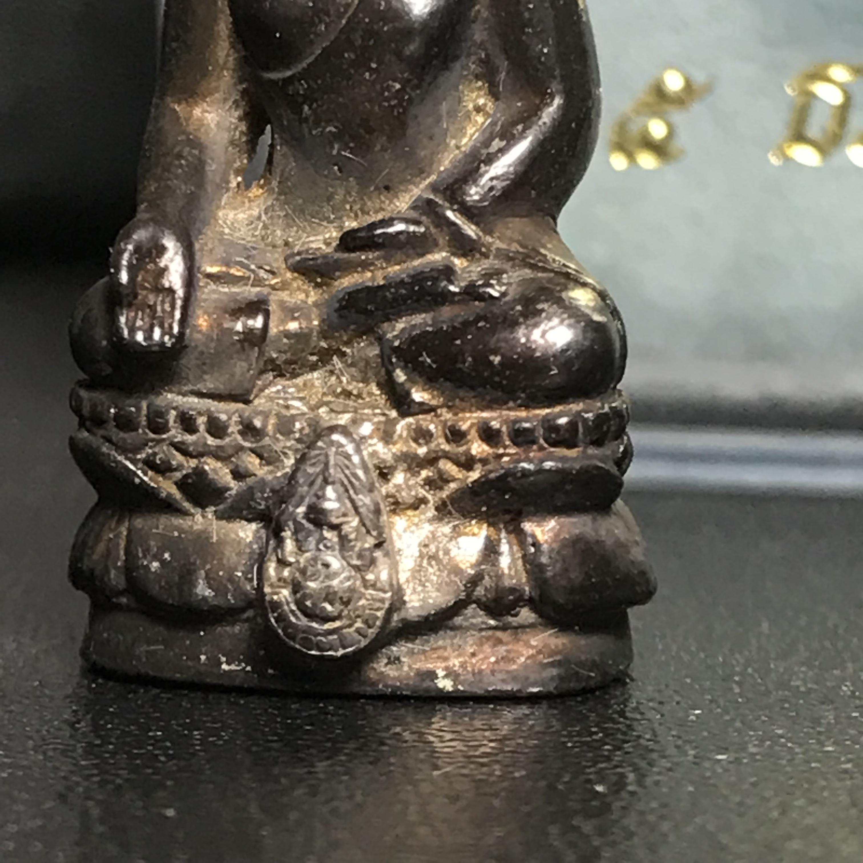 พระกริ่งไพรีพินาศ รุ่น ภปร. ราชวิทยาลัย ปี2535 เนื้อเงินผิวเดิมสวยแบบนิยม(1ใน2535องค์)