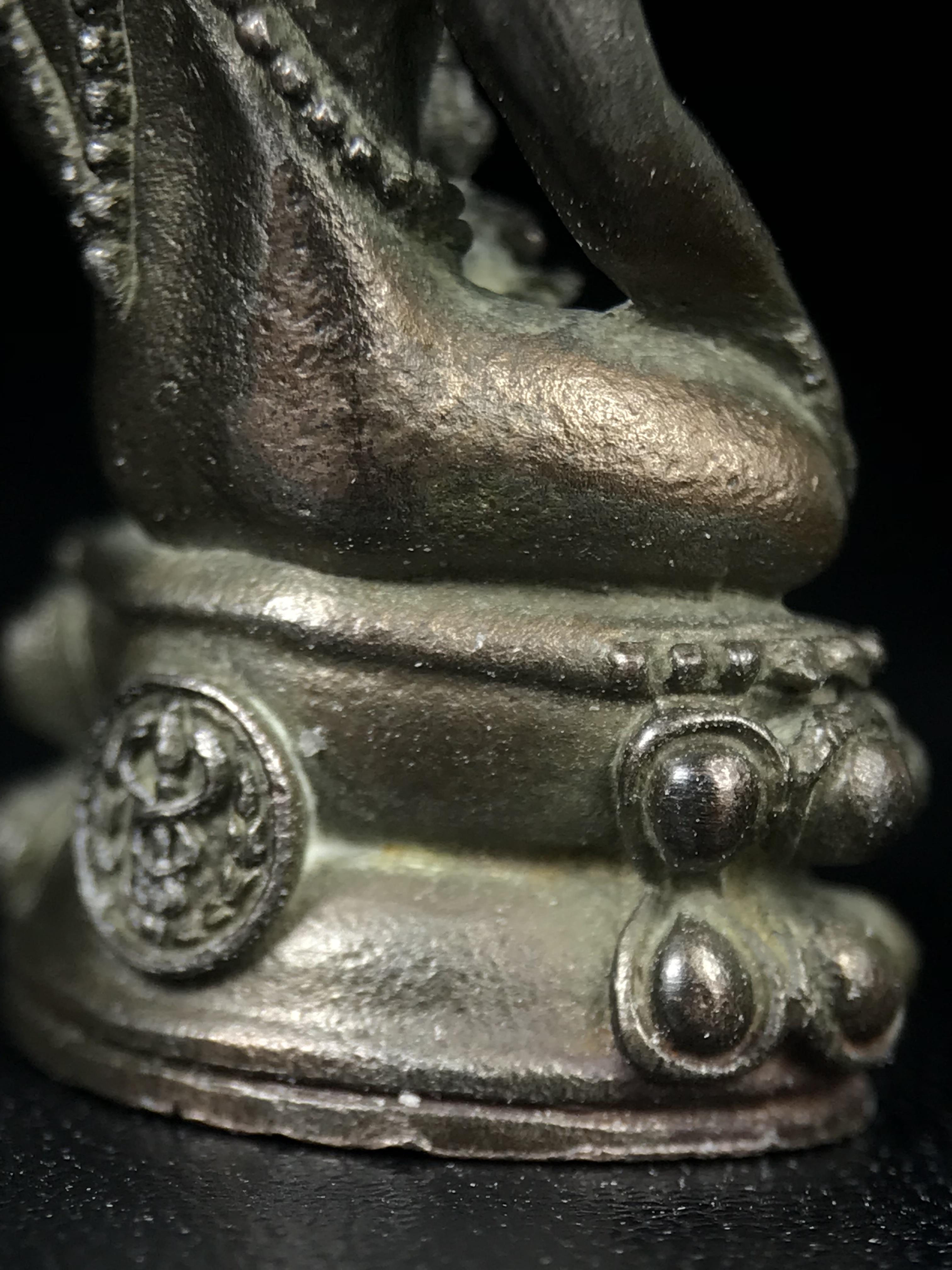 พระกริ่งศิรากาศ ภปร.(พระกริ่งคุ้มเกล้า)วัตถุมงคล"คุ้มเกล้าฯ" มูลนิธิ “คุ้มเกล้า” ในพระบรมราชูปถัมภ์ จัดสร้าง โรงพยาบาลภูมิพล เนื้อนวโลหะ(พิมพ์หน้าไทย)(ในหลวงรัชกาลที่9เสด็จเททอง)(พิธีใหญ่)(นิยม)