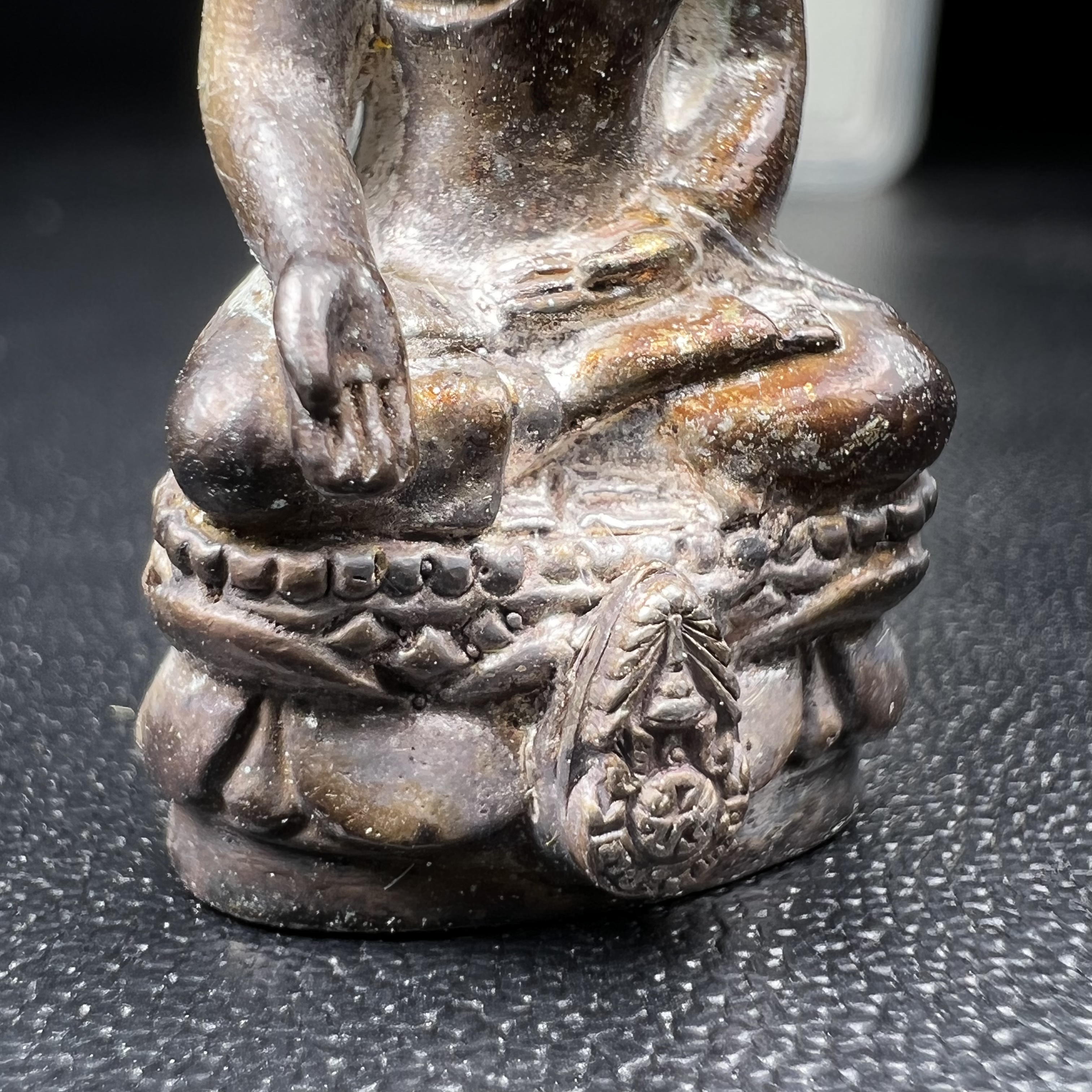 พระกริ่งไพรีพินาศ รุ่น ภปร. ราชวิทยาลัย ปี2535 เนื้อเงิน(สภาพผิวเดิมแบบนิยม เข้มขลังทรงอนุภาพ)(ตอกโค้ดพระนามย่อ ญสส ใต้เศวตรฉัตร และ พระปรมาภิไธยย่อ ภปร.)(1ใน2535องค์)