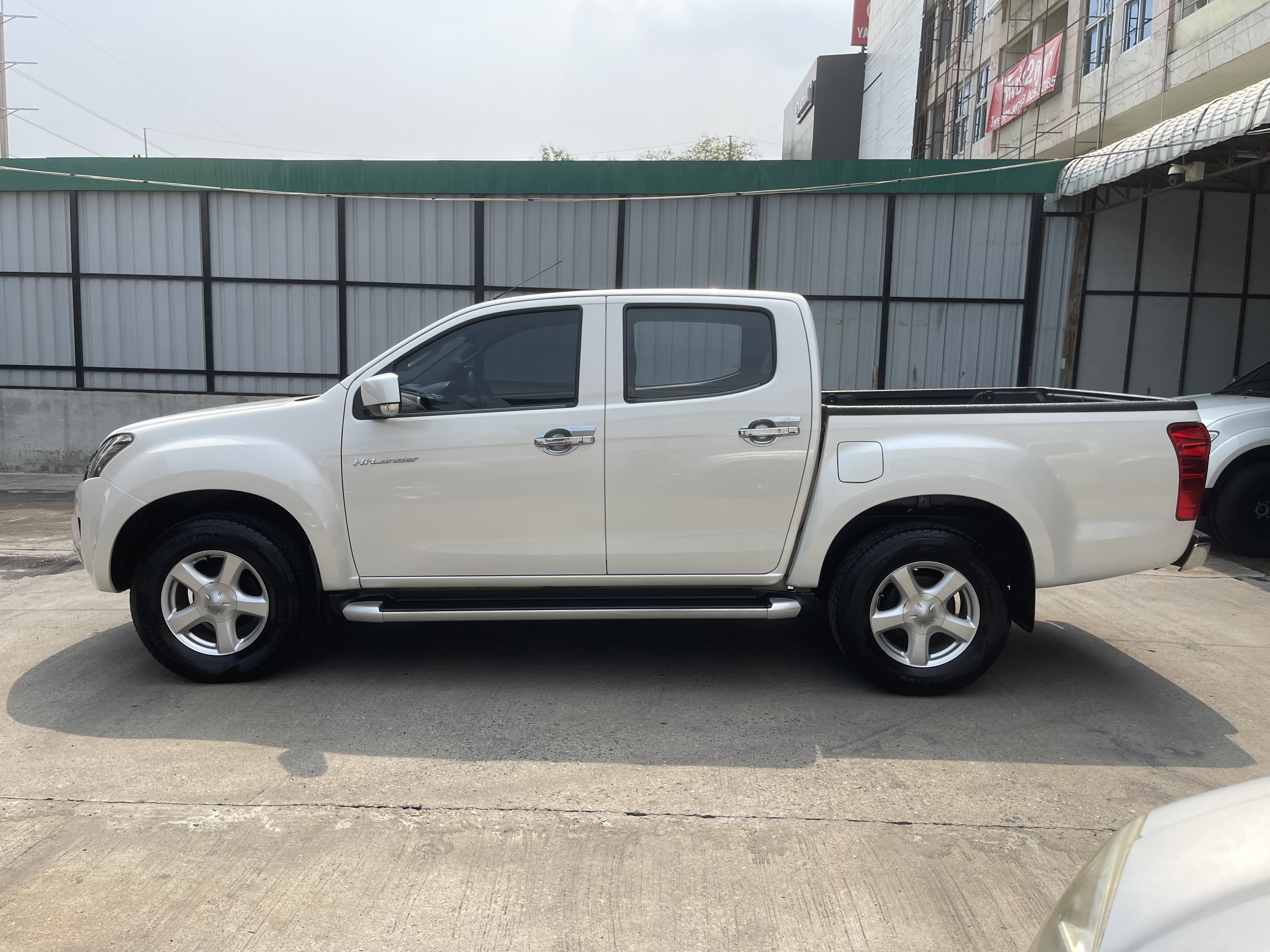 Isuzu Dmax All New 4ประตู Hilander 2.5 Vgs Z Dvd 2013 ขาวมุก