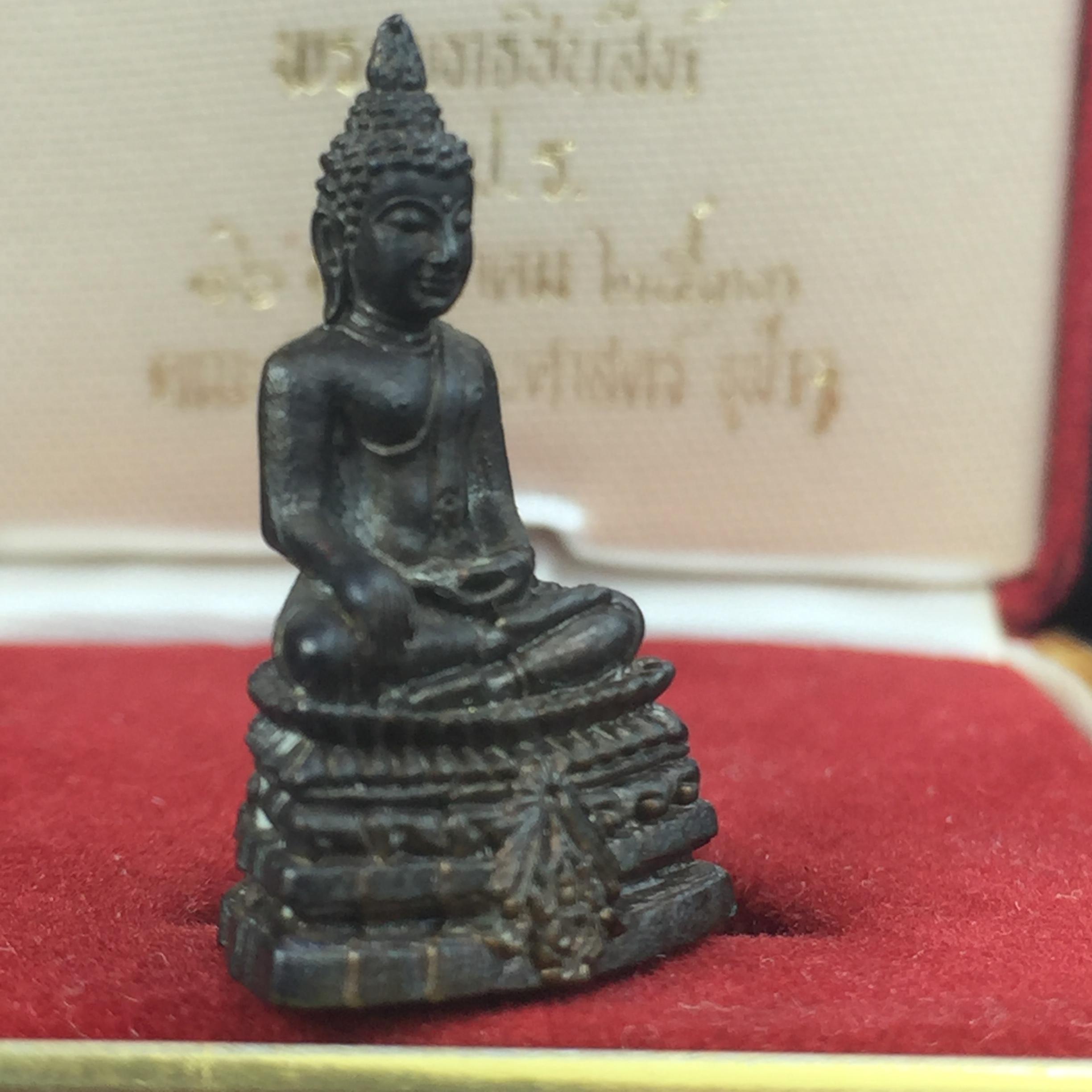 พระกริ่งพระพุทธชินสีห์ ภปร ทันโตเสฏโฐ ปี 2533 เนื้อนวโลหะ (วัตถุมงคลหนึ่งเดียวที่บรรจุพระทนต์(ฟัน)ในหลวงรัชกาลที่9 พระราชทานให้จัดสร้าง)(1ใน1999องค์)