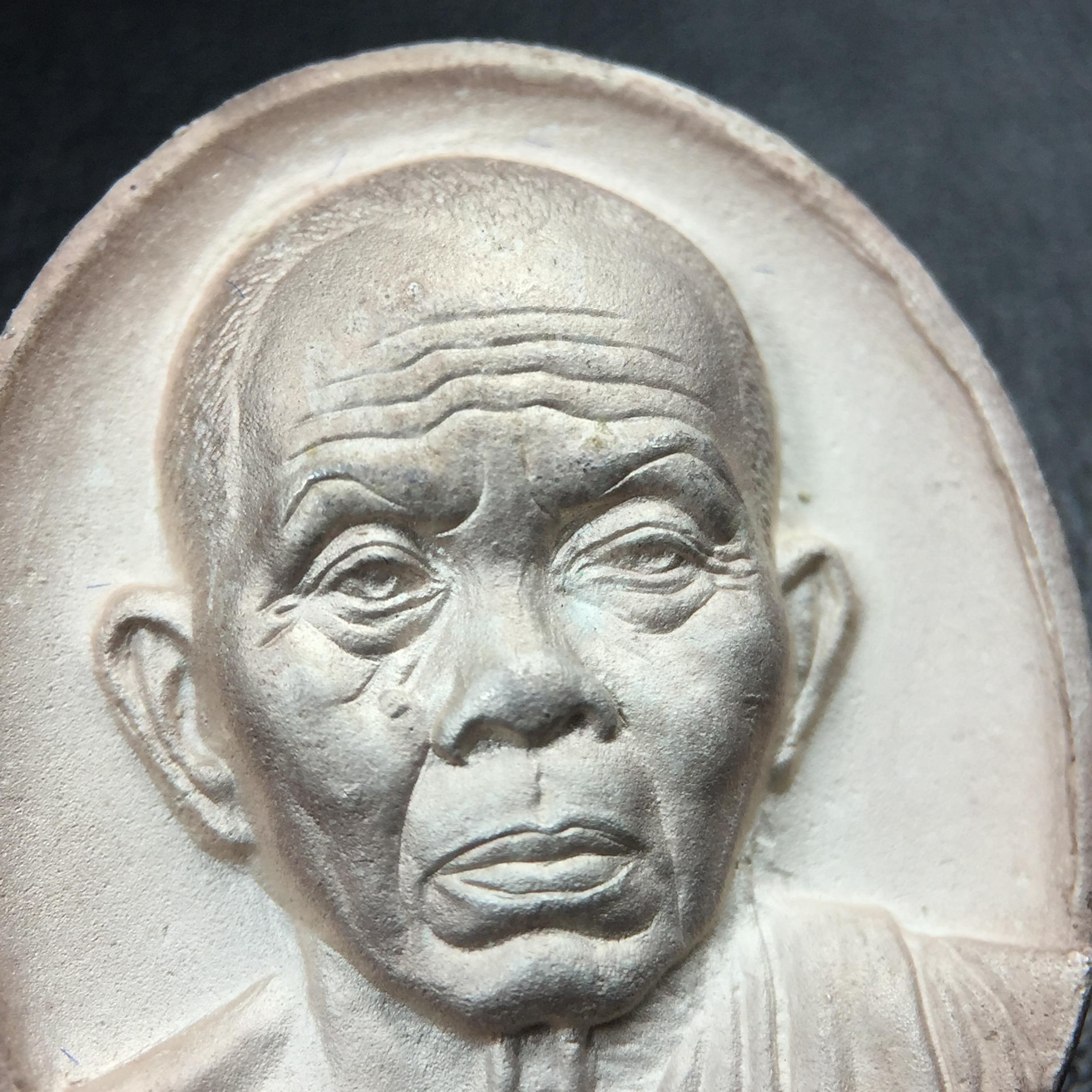 เหรียญรูปเหมือนพระญาณวิทยาคมเถร (หลวงพ่อคูณ ปริสุทโธ)ชุดกาญจนาภิเษกครองราชย์ครบ 50 ปี เนื้อเงิน วัดบวรนิเวศวิหาร ปี พ.ศ. 2538(จัดสร้างได้เหมือนหลวงพ่อคูณมาก มีรายละเอียดและความคมชัดสูง ลูกศิษย์ท่านไม่ควรพลาด วิจิตรศิลป์และพุทธศิลป์งดงาม)พิธีใหญ่