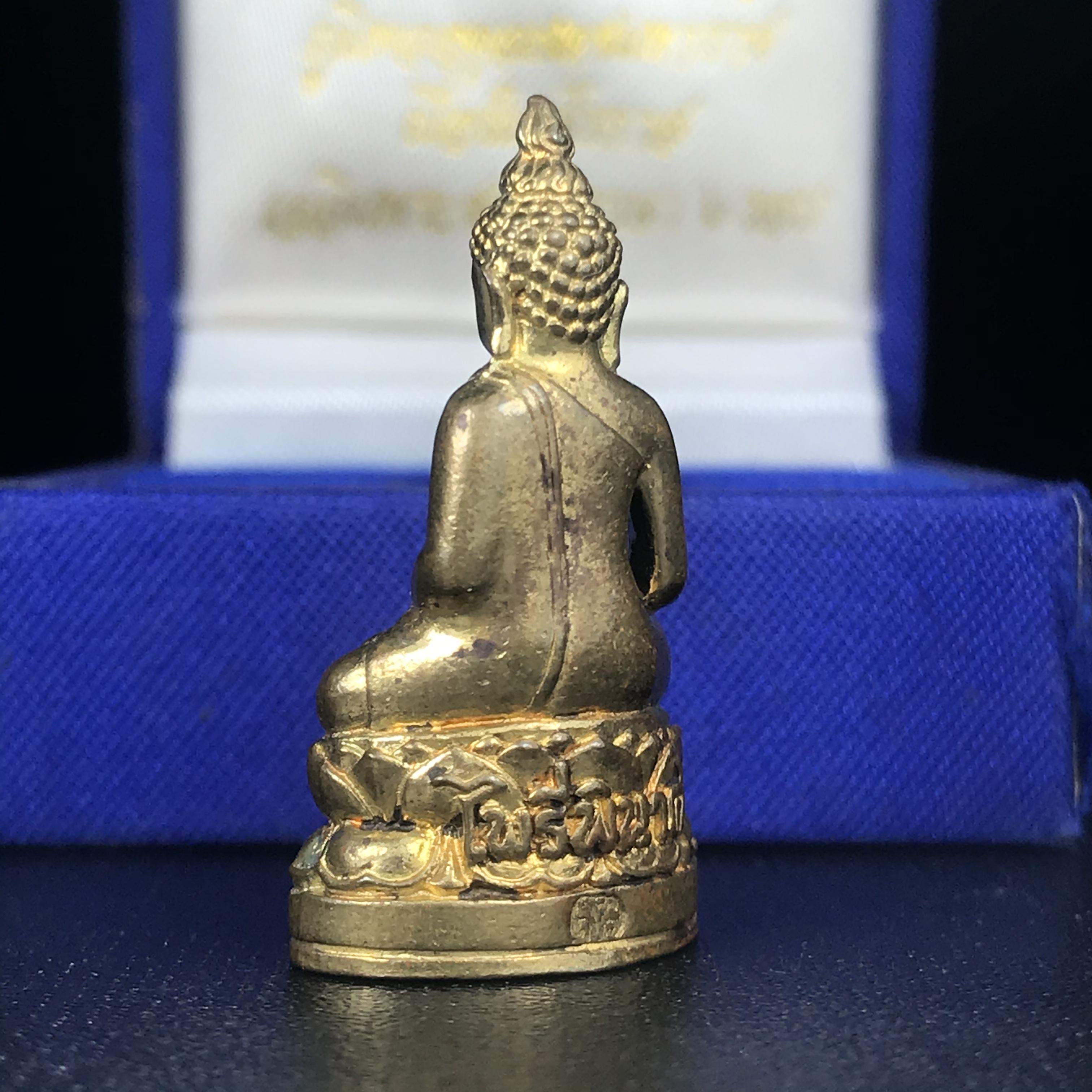 พระกริ่งไพรีพินาศ เฉลิมพระเกียรติ พระบาทสมเด็จพระเจ้าอยู่หัวรัชกาลที่9 พระชนมพรรษา 6 รอบ ปี2542เนื้อสัมฤทธิ์(บรรจุเหล็กไหล)ดีนอก-ดีใน