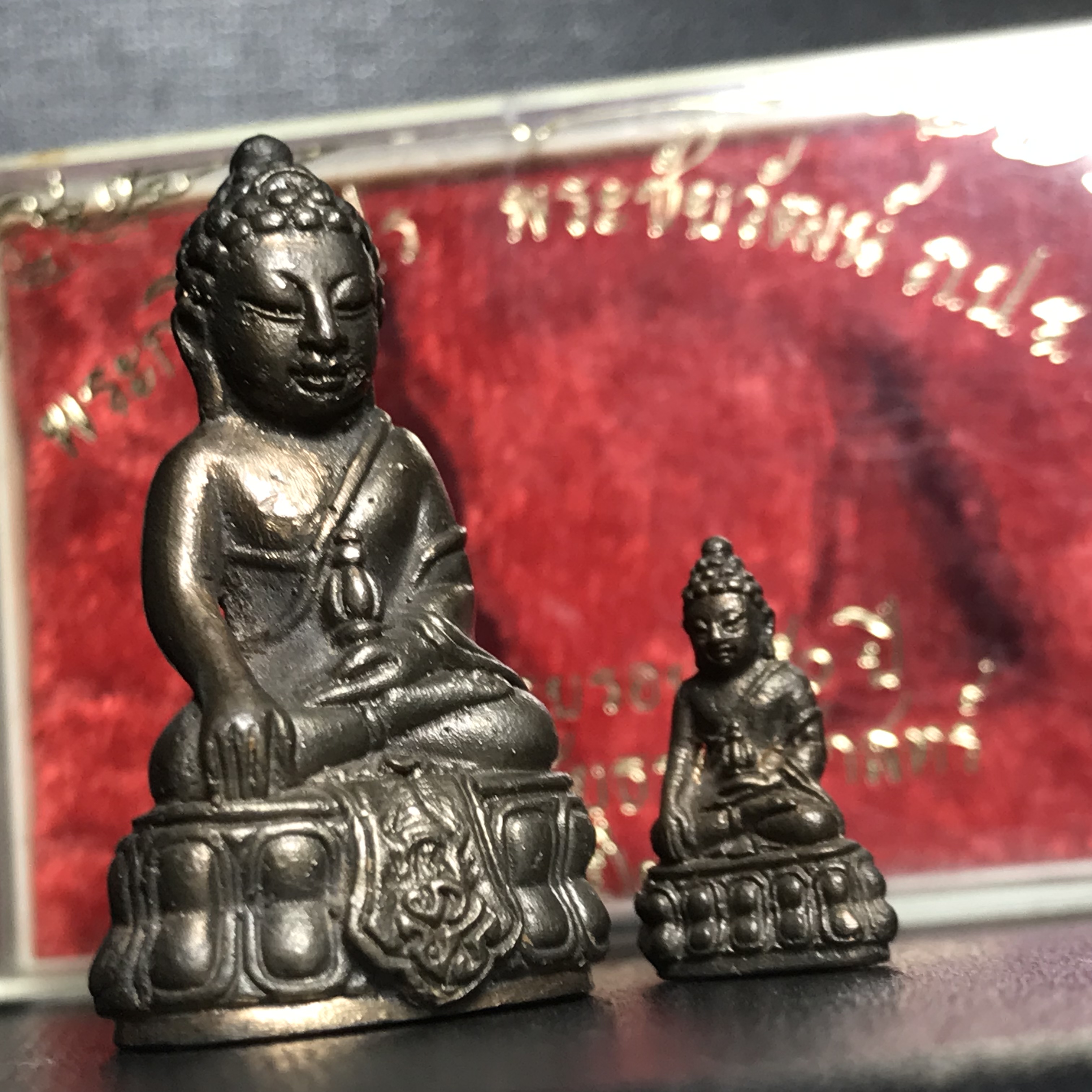 พระกริ่ง-พระชัยวัฒน์ ภปร. ธรรมศาสตร์ 50ปี เนื้อนวโลหะ ปี2527(ในหลวงรัชกาลที่9 เสด็จเททอง)(หายาก)(1ใน677ชุด)