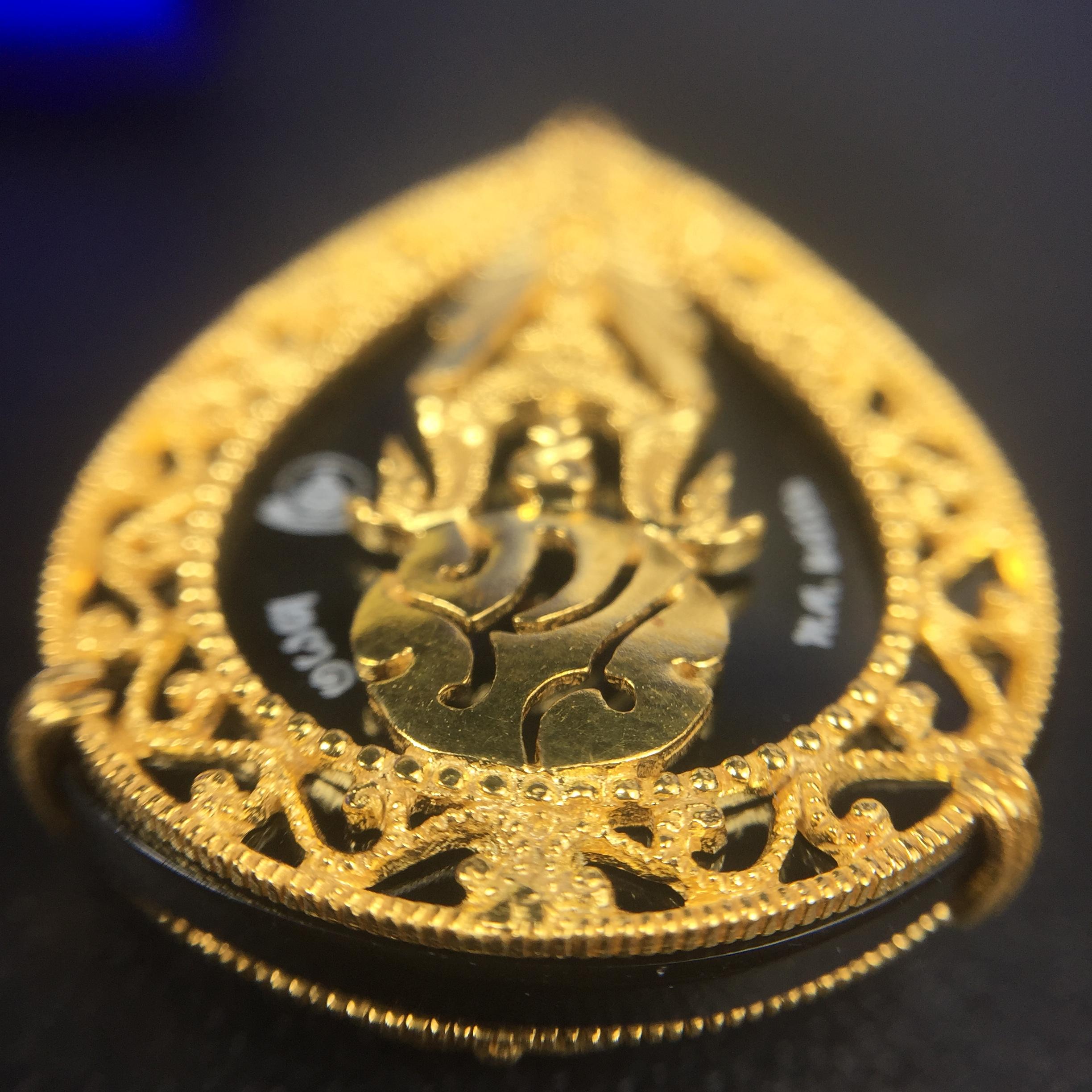 เหรียญพระพุทธชินราช ภปร. รูปหยดน้ำ โครงการ เพราะแผ่นดินนี้คือแผ่นดินเกิด เนื้อทองคำ (นน.รวม 7.3 กรัม) ปี2551 (ขนาด 21 x 29 มม.) (สวยงามหายาก)1ใน 3000องค์