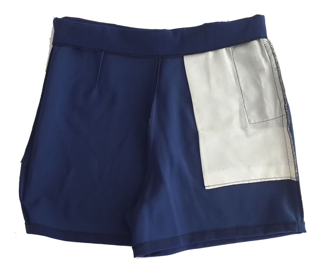 กางเกงขาสั้นเอวสูงขอบเรียบผ้าฮานาโกะ ซิปซ้าย กระเป๋าขวา สีกรม Size S M L XL