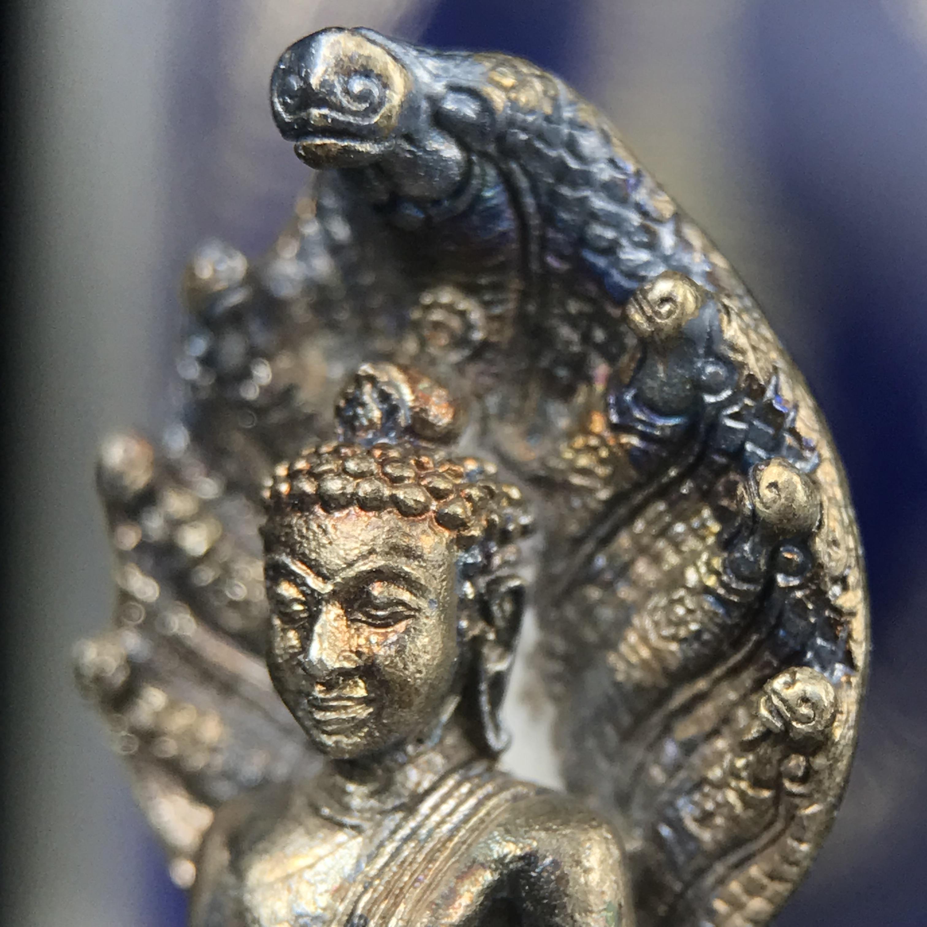 พระพุทธรูปนาคปรกปางมารวิชัย สธ. เนื่องวโรกาสสมเด็จพระเทพรัตนราชสุดาฯ ทรงเจริญพระชนมายุครบ 3 รอบ ปี2534 พิธีพุทธาภิเษก ณ วัดบวรนิเวศวิหาร โดยมีสมเด็จพระญาณสังวร สมเด็จพระสังฆราชเป็นองค์ประธาน(พิธีใหญ่ มวลสารดี พุทธศิลป์งดงาม)พระกริ่งเนื้อเงินพบเจอน้อยหายาก