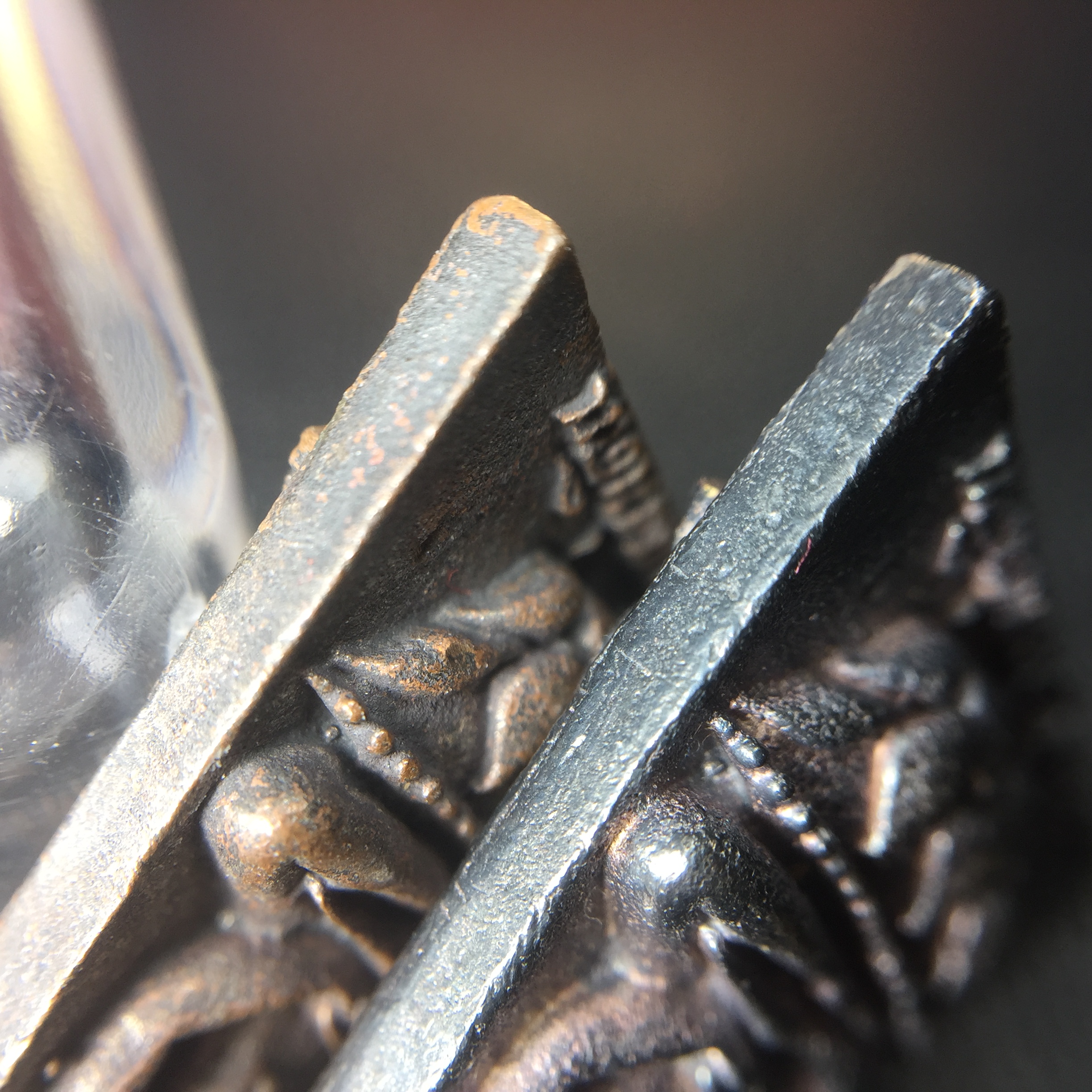 พระกำลังแผ่นดิน (สมเด็จจิตรลดา2) จัดสร้างเฉลิมพระเกียรติ ร.9 ครองราชย์ 50 ปี 2539 เนื้อเงิน(ผิวเดิมกลับดำ รุ้งๆสวย)+เนื้อนวโลหะ(สร้างน้อยหายาก)พร้อมกล่องบรรจุเดิมครบสมบูรณ์(1ใน2539องค์)