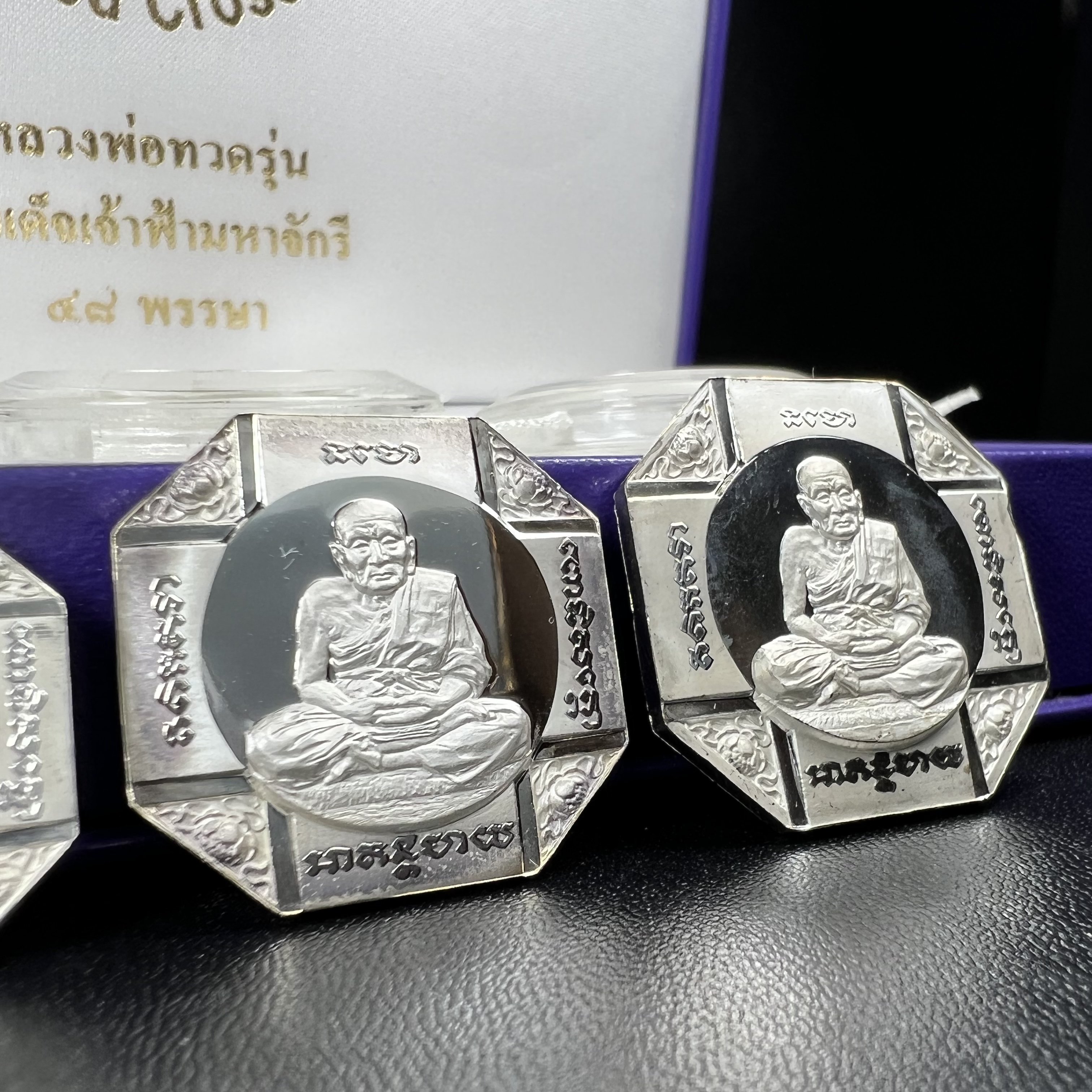 เหรียญหลวงพ่อทวด รุ่นสมเด็จเจ้าฟ้ามหาจักรี 48พรรษา โดยสภากาชาดไทย ปี2546 ชุดเหรียญเนื้อเงิน4ขนาด(ครบชุดพร้อมกล่องบรรจุเดิม)หายาก
