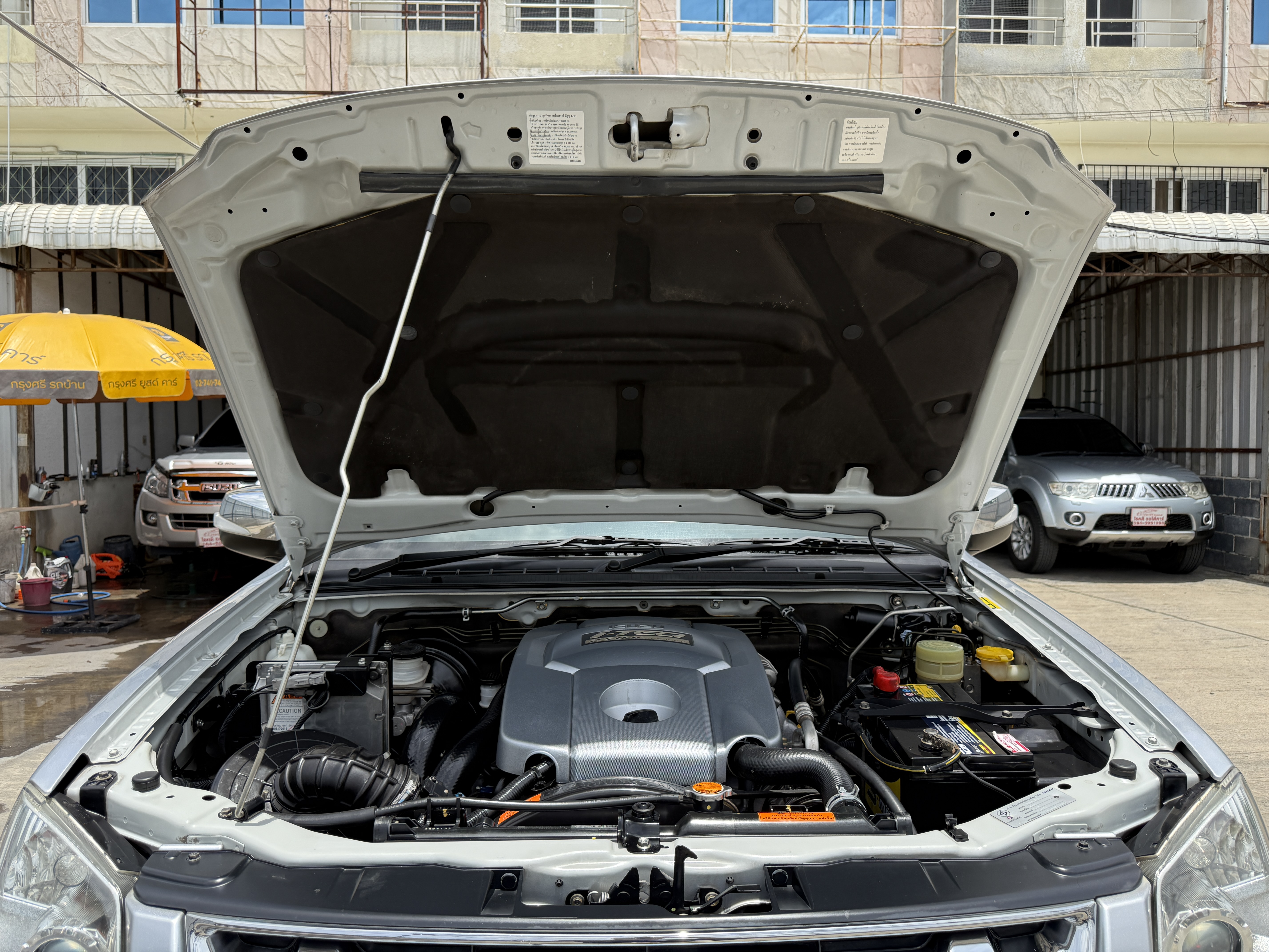 Isuzu Dmax 4ประตู Hilander 2.5 Abs 2010 เงิน