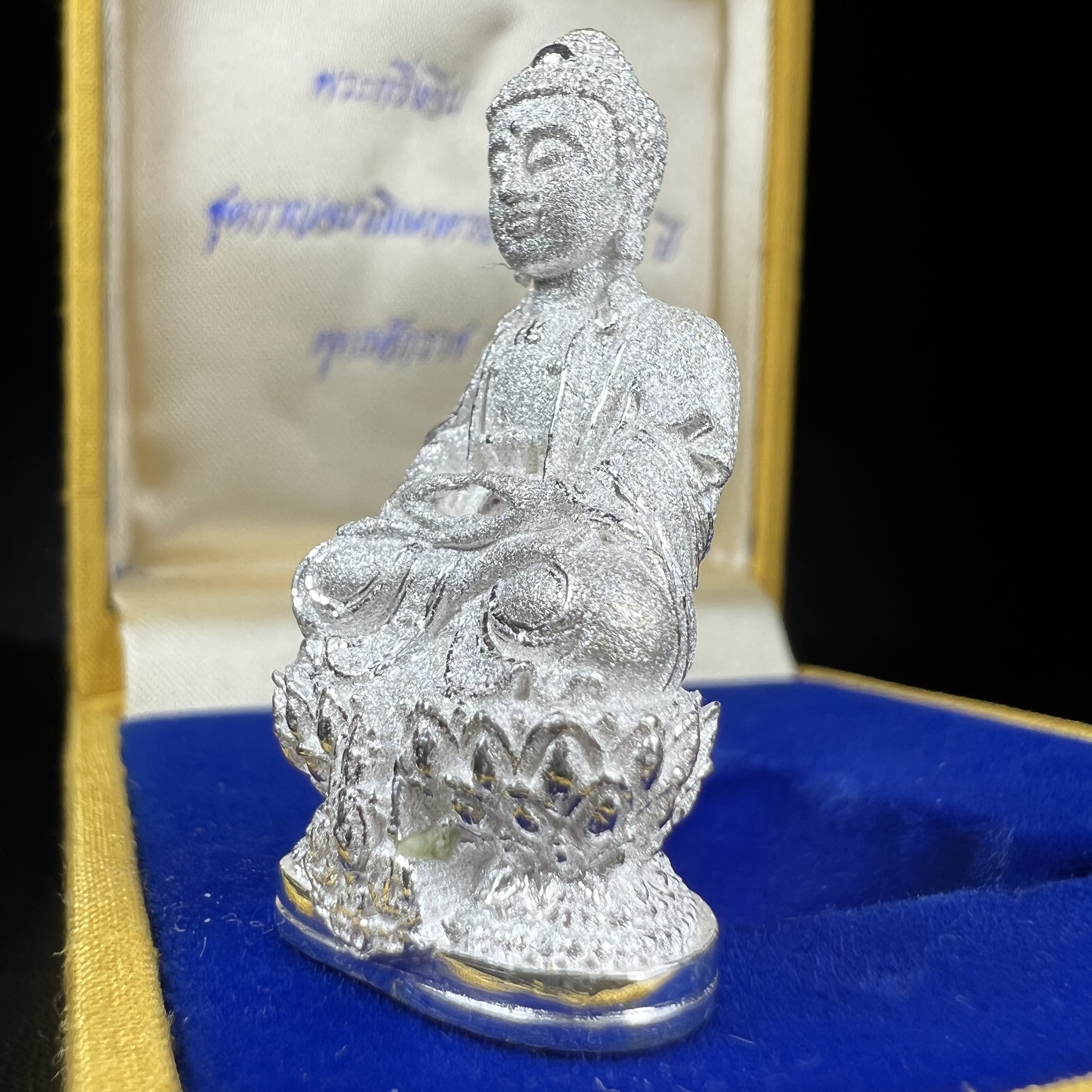 พระกริ่งจีน "ต้าเยิ่นถะ" (เนื้อเงิน) รุ่น กาญจนาภิเษก ครองราชย์ 50 ปี วัดบวรนิเวศวิหาร ปี2538 (คัดสภาพสวยเดิม พิธีใหญ่ พุทธศิลป์งดงาม)1 ใน 6001 องค์