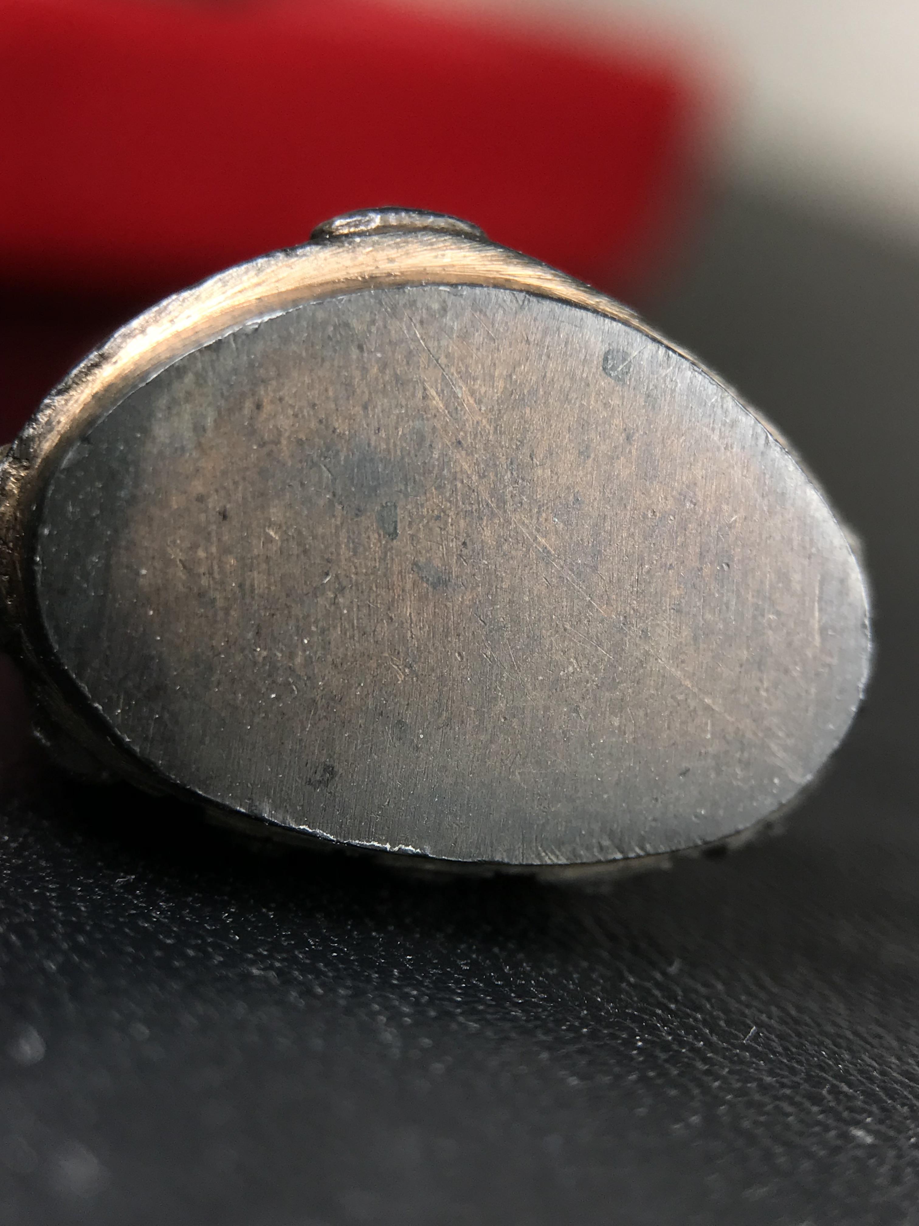 พระกริ่ง-พระชัยวัฒน์ ปวเรศ วัดบวรนิเวศวิหาร ปี 2530 พระบาทสมเด็จพระเจ้าอยู่หัวรัชกาลที่ 9 เจริญพระชนมพรรษา 5 รอบนักษัตริย์(ในหลวง ร.9 เสด็จเททอง)(บรรจุผงจิตรลดาเส้นเกศาในหลวงรัชกาลที่9)พร้อมสูจิบัตรเดิมตอนจัดสร้าง(สภาพสวยครบสมบูรณ์))พิธีใหญ่ รุ่นยอดนิยม