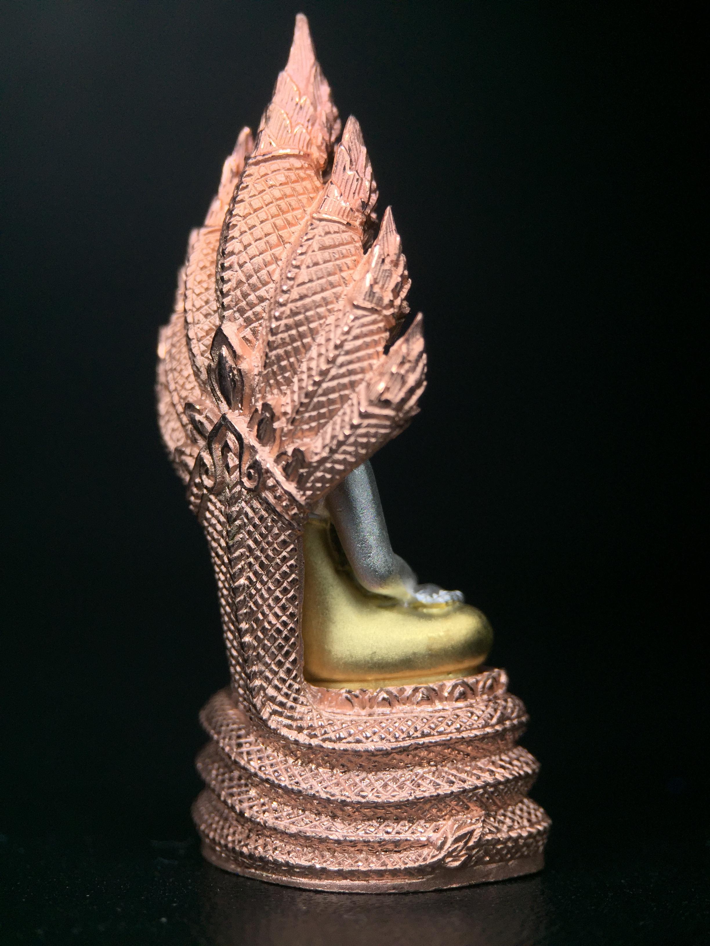 พระนาคปรก สธ. รุ่นสร้างพระอุโบสถเฉลิมพระเกียรติ 4 รอบ 84 พรรษา สมเด็จพระเทพรัตนราชสุดาฯ วัดบวรนิเวศวิหาร ปี 2543 พิมพ์ใหญ่ เนื้อเงินบริสุทธิ์ ชุบสามกษัตริย์แบบพ่นทรายขัดเงาบางส่วน(สภาพ สวย )พิธีใหญ่ พุทธศิลป์งดงาม หายาก (1 ใน 1999 องค์)