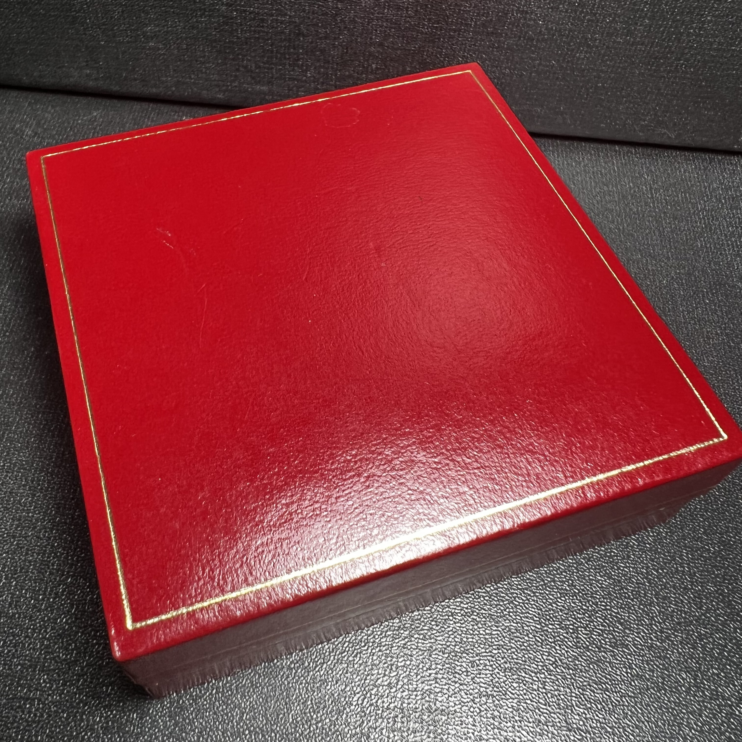 เหรียญสมเด็จพระนเรศวรมหาราช-พระพุทธชินราช รุ่นกองทุนสร้างอาคารเรียนวิทยาลัยสงฆ์ วัดพระศรีรัตนมหาธาตุ ปี 2536 เนื้อทองแดงขัดเงา บล็อกนอก เพิร์ธ ประเทศออสเตรเลีย(PERTH MINT)กล่องบรรจุเดิมใบรับรองพร้อมสวยงาม