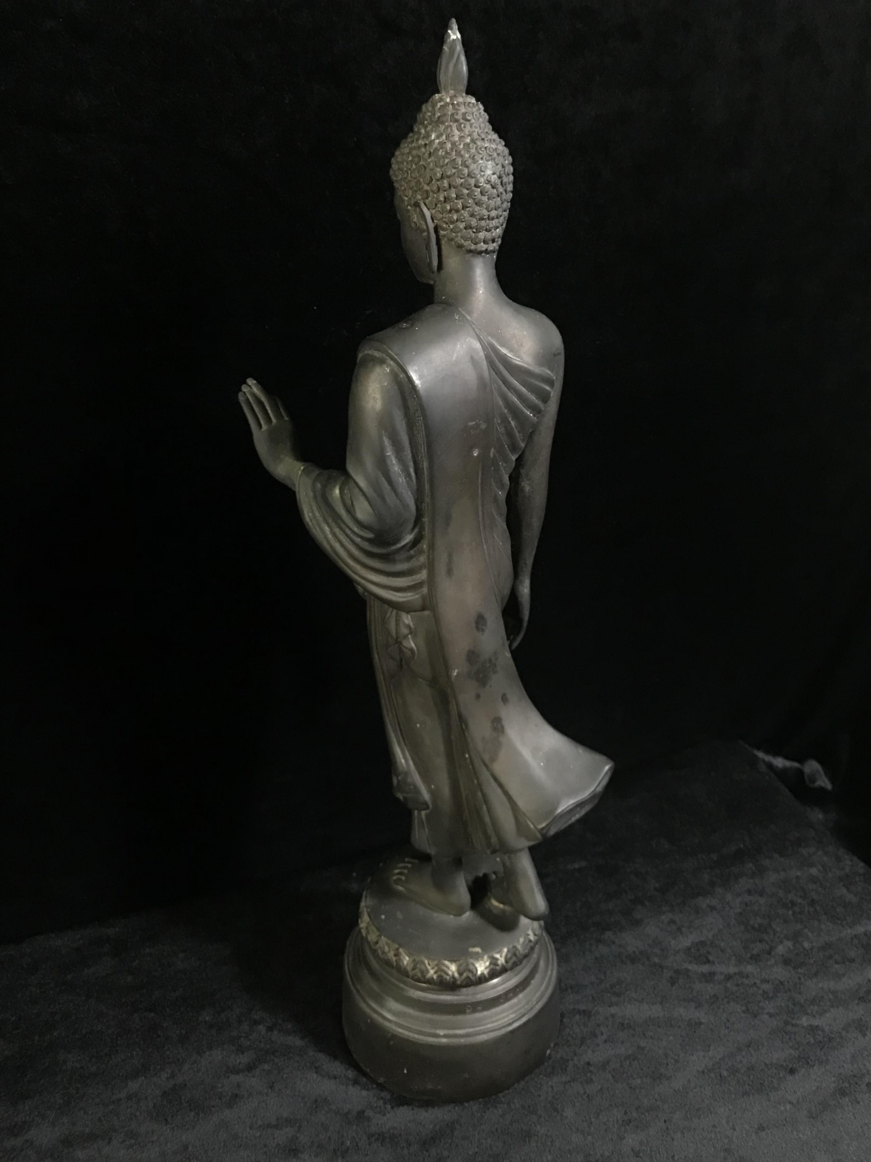 พระบูชา 25พุทธศตวรรษ พระศรีศากยะทศพลญาณ ประธานพุทธมณฑลสุทรรศน์ ปี 2531 ตราสัญลักษณ์พระราชพิธีรัชมังคลาภิเษก ปี 2531 หมายเลข (๑๕)๕๘๓ ขนาดความสูง 15 นิ้ว รวมฐานสูง 18 นิ้ว(นิยมหายาก)