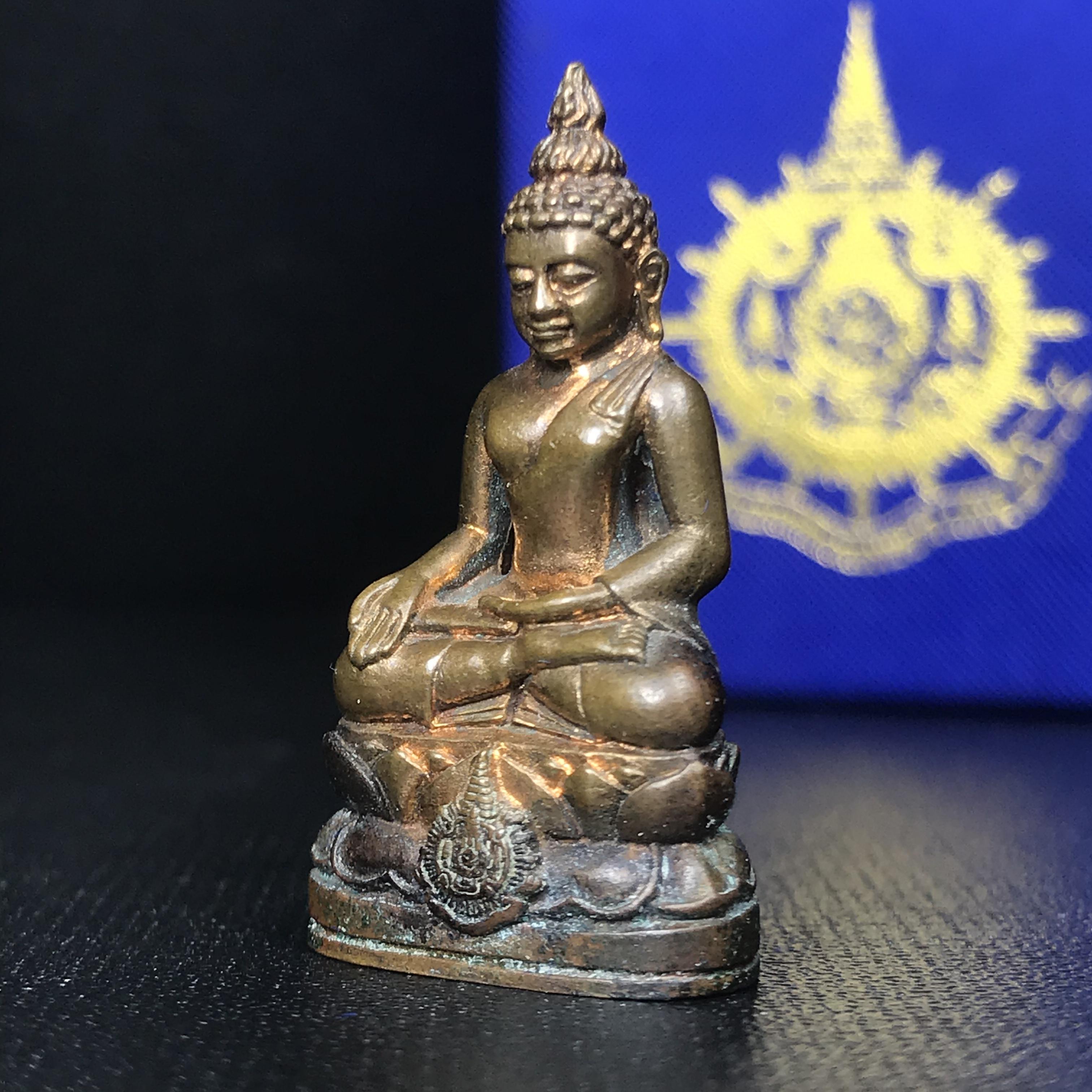 พระกริ่งไพรีพินาศ เฉลิมพระเกียรติ พระบาทสมเด็จพระเจ้าอยู่หัวรัชกาลที่9 พระชนมพรรษา 6 รอบ ปี2542เนื้อสัมฤทธิ์(บรรจุเหล็กไหล)ดีนอก-ดีใน