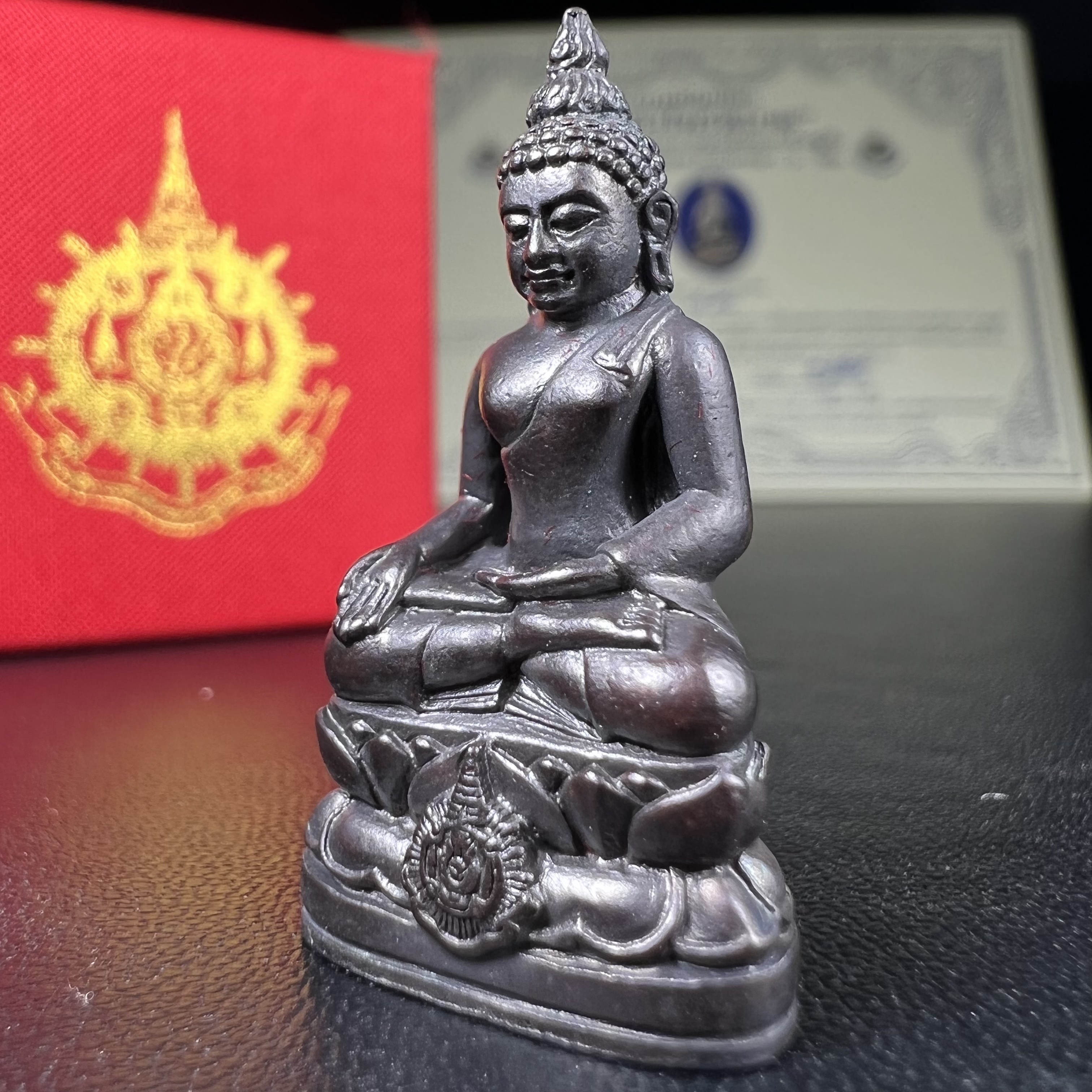 พระกริ่งไพรีพินาศ เฉลิมพระเกียรติ พระบาทสมเด็จพระเจ้าอยู่หัวรัชกาลที่9 พระชนมพรรษา 6 รอบ ปี2542 เนื้อนวโลหะผสมทองคำ(บรรจุเหล็กไหล)ดีนอก-ดีใน***องค์นี้สภาพสวยครบสมบูรณ์ มาพร้อมกล่องเดิมและใบรับรองจากผู้จัดสร้างแบบนี้หายากมาก***