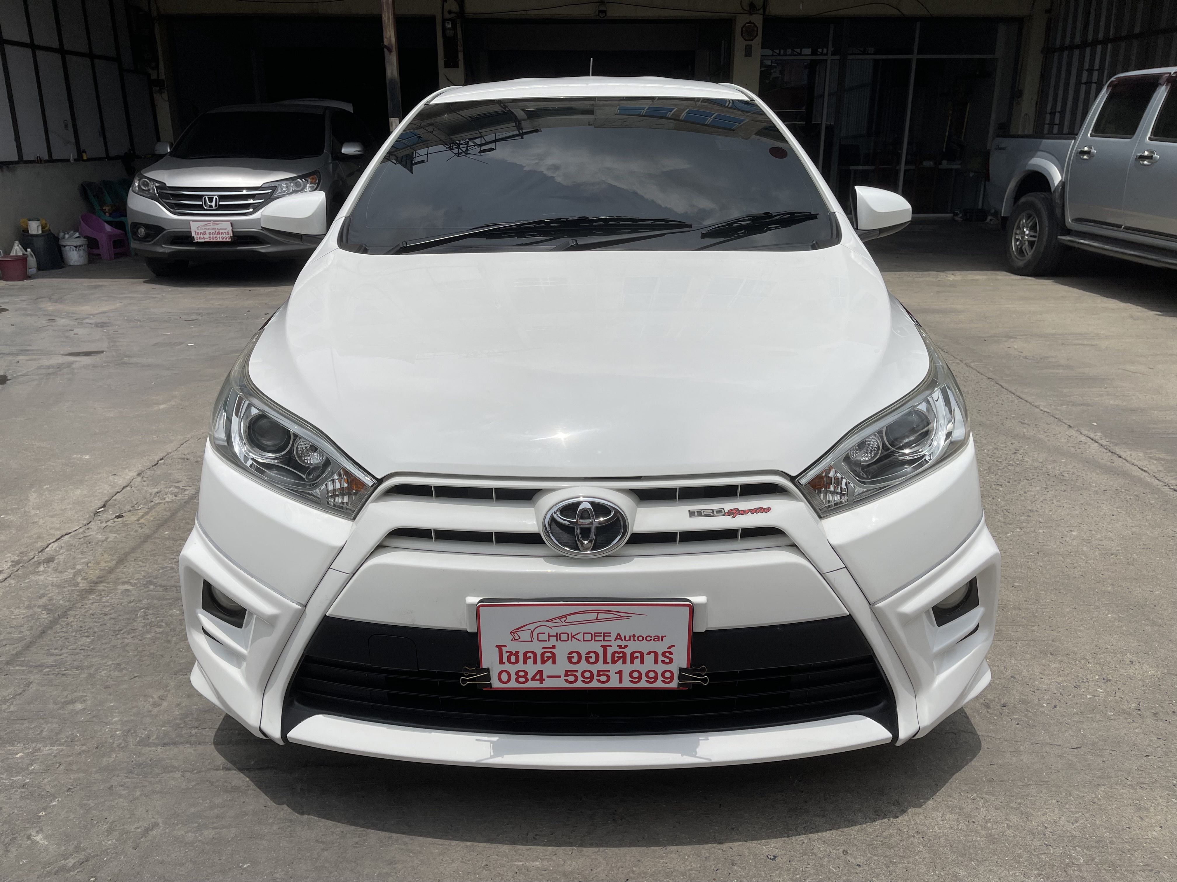Toyota Yaris 1.2 TRD Sportivo At 2015 ขาว