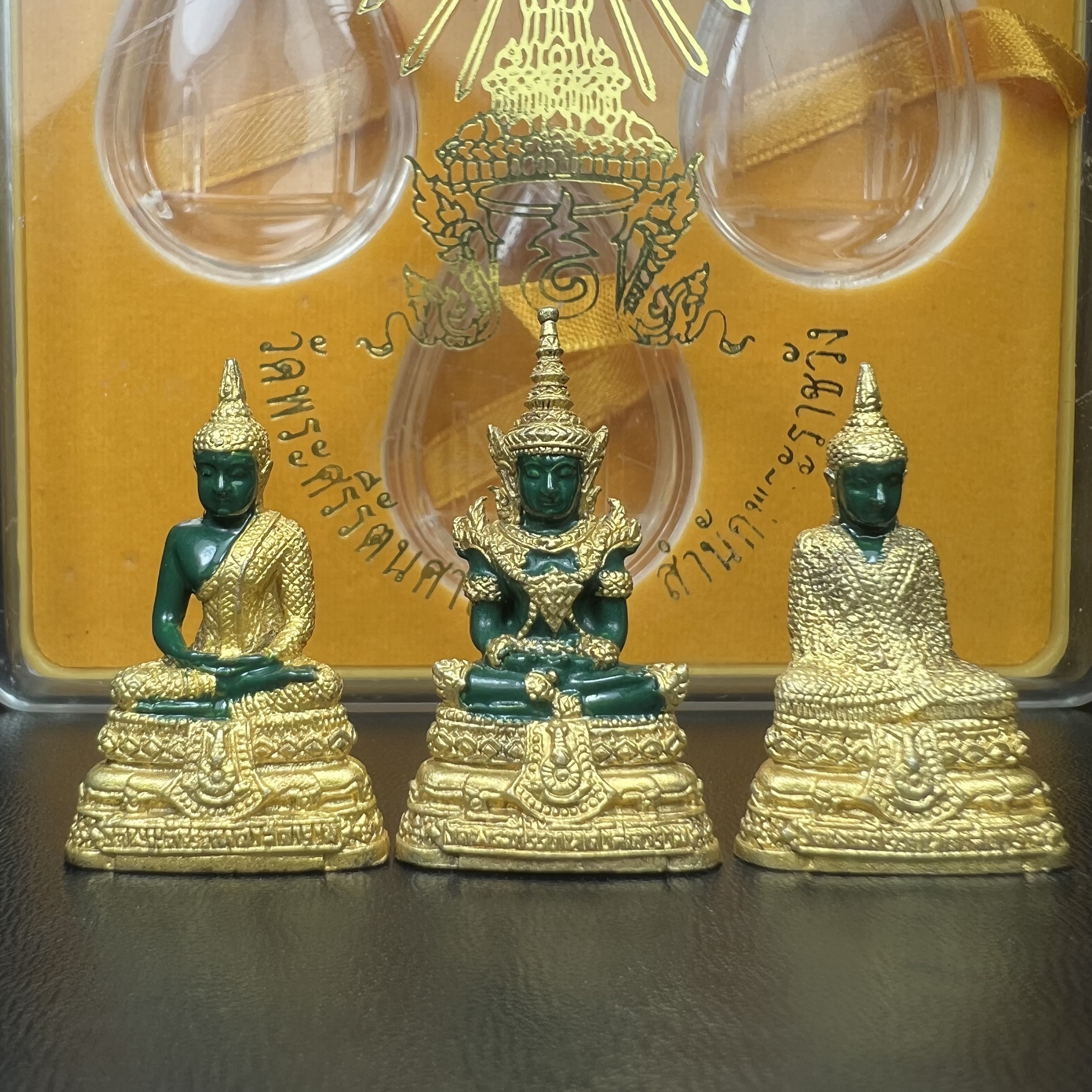 พระพุทธมหามณีรัตนปฏิมากร(พระแก้วมรกต) วัดพระศรีรัตนศาสดาราม สำนักพระราชวัง จัดสร้าง ชุด3 ฤดู ร้อน ฝน หนาว(บรรจุมวลสารใต้ฐาน)