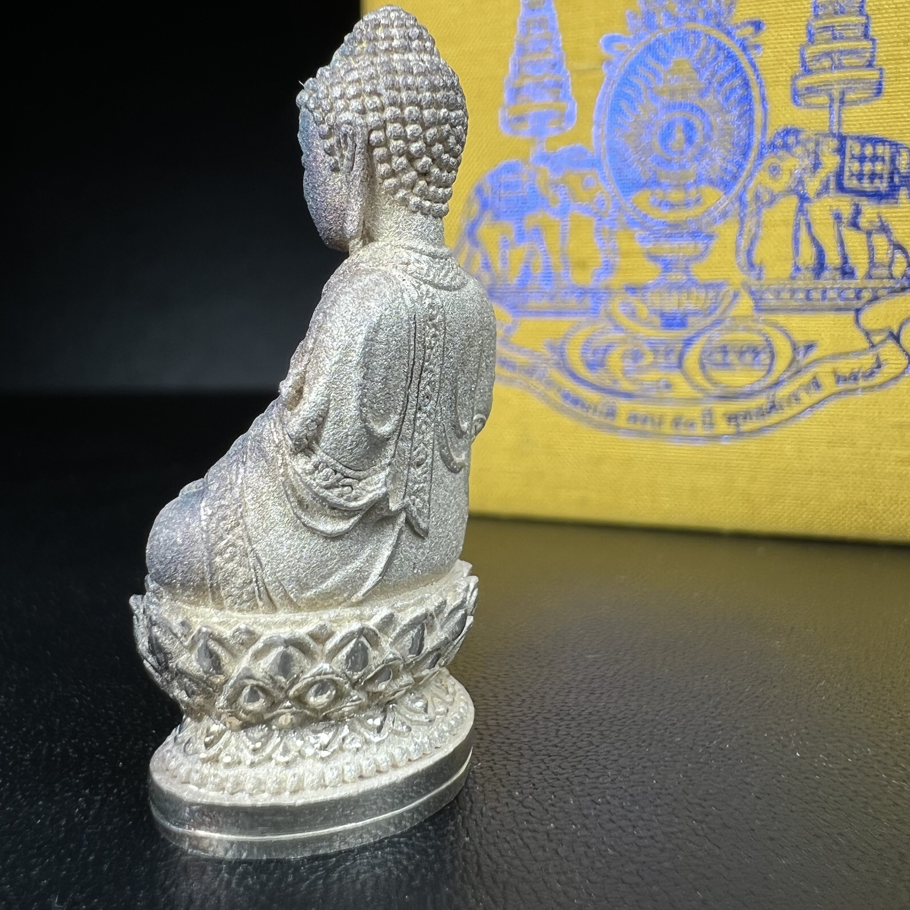 พระกริ่งจีน "ต้าเยิ่นถะ" รุ่น กาญจนาภิเษกครองราชย์ 50 ปี วัดบวรนิเวศวิหาร ปี2538 เนื้อเงิน(ผิวเดิมกลับดำขึ้นสีรุ้งเข้มขลังงดงามธรรมชาติสร้างสรรค์สภาพสวยเดิมพร้อมกล่องบรรจุเดิม ตอกโค๊ดหมายเลขกำกับ)(คัดสภาพสวยเดิมพิธีใหญ่พุทธศิลป์งดงาม)1ใน6001องค์