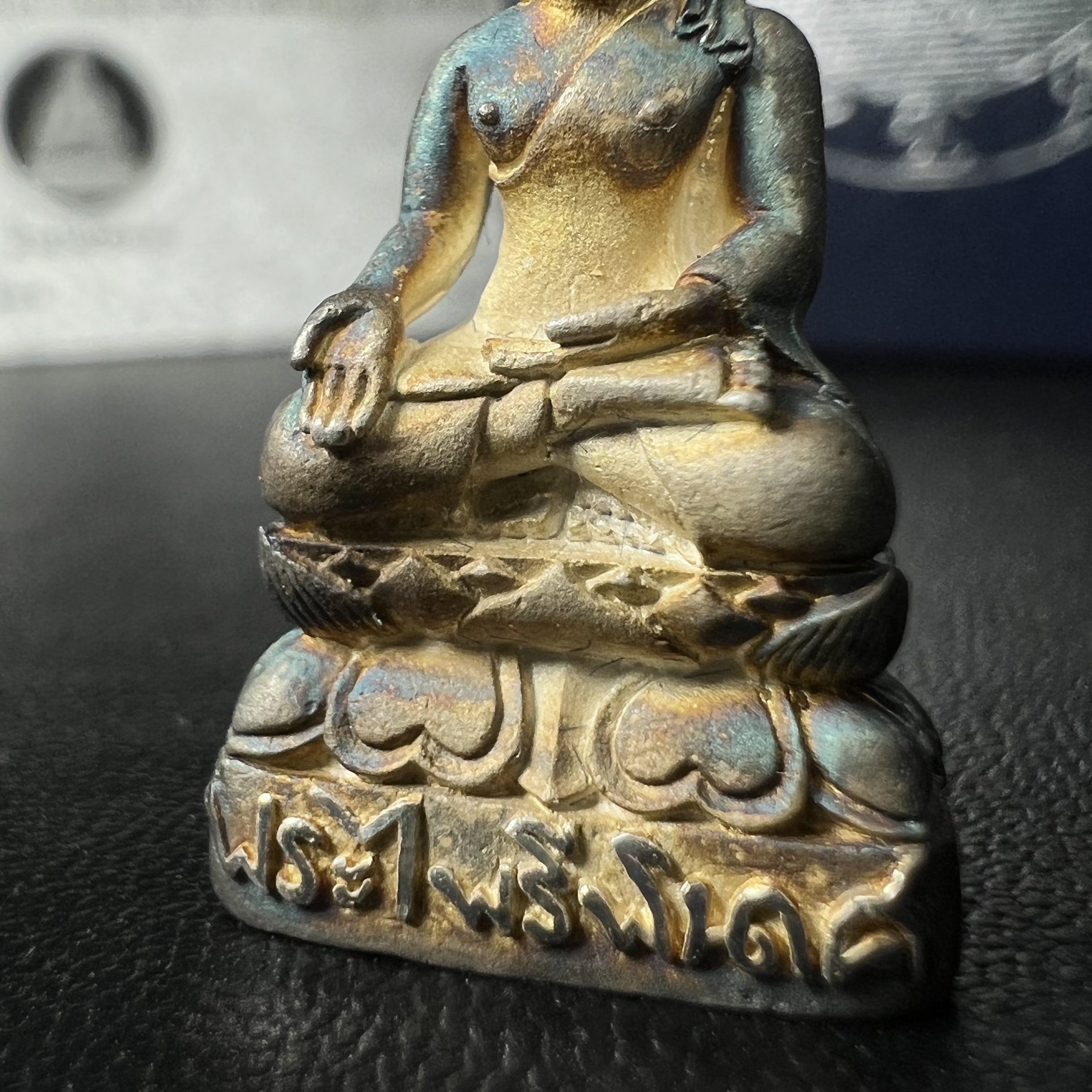 พระกริ่งไพรีพินาศ วัดบวรนิเวศวิหาร ปี2538 การไฟฟ้าส่วนภูมิภาคจัดสร้าง เนื้อเงิน(สภาพผิวเดิม ขึ้นสีรุ้งธรรมชาติ สวยแบบนิยม)พร้อมกล่องบรรจุเดิมและการ์ดใบรับรองเดิมครบสมบูรณ์ หมายเลข 1768