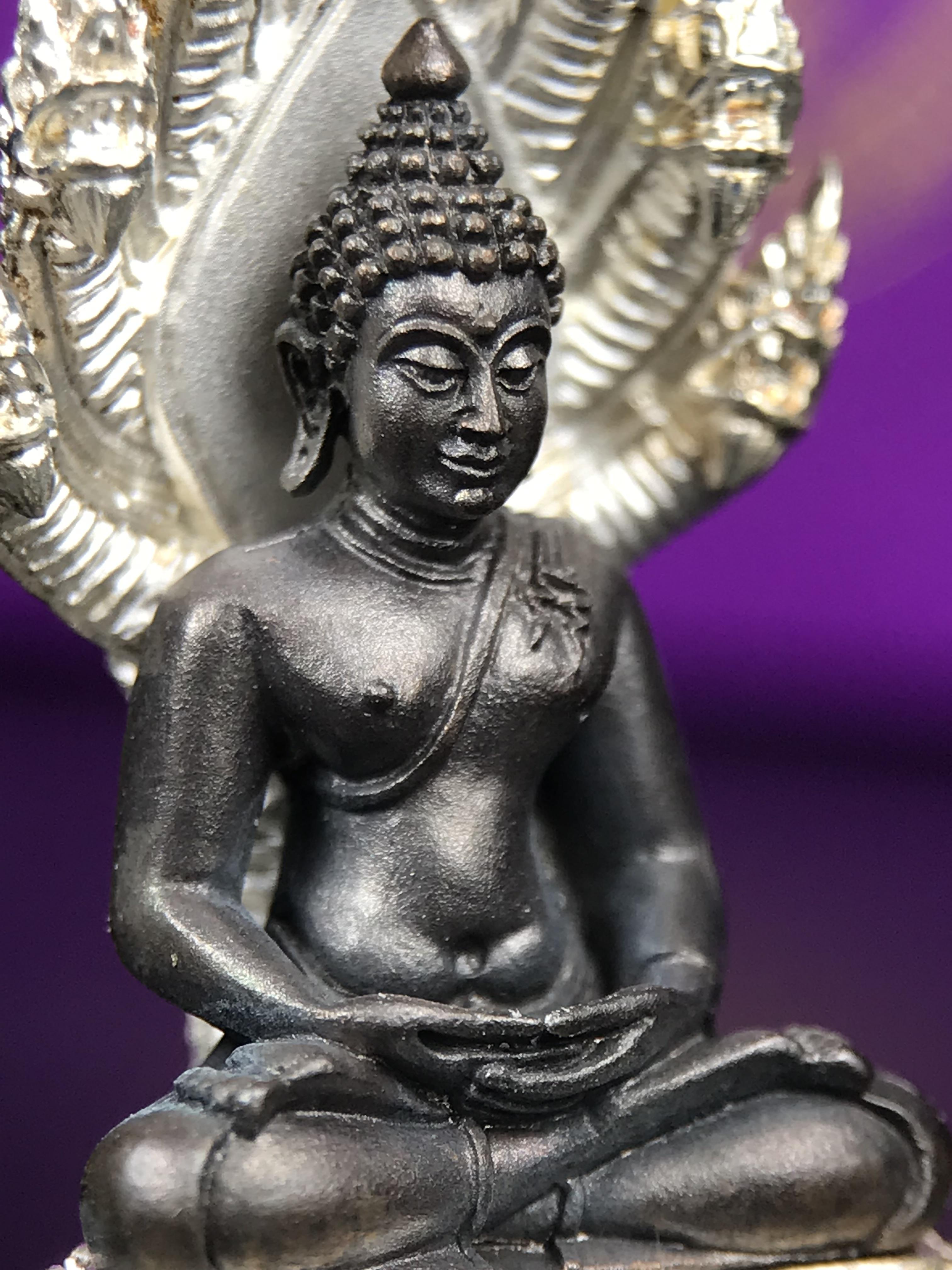 พระนาคปรก สธ. รุ่นสร้างพระอุโบสถเฉลิมพระเกียรติ 4 รอบ 84 พรรษา สมเด็จพระเทพรัตนราชสุดาฯ วัดบวรนิเวศวิหาร ปี 2543 พิมพ์ใหญ่ องค์พระเนื้อนวโลหะ ฐานนาคปรกเนื้อเงิน(สภาพ สวย )พิธีใหญ่ พุทธศิลป์งดงาม หายาก(องค์หมายเลขสวย ๒๖๖) (1 ใน 1999 องค์)