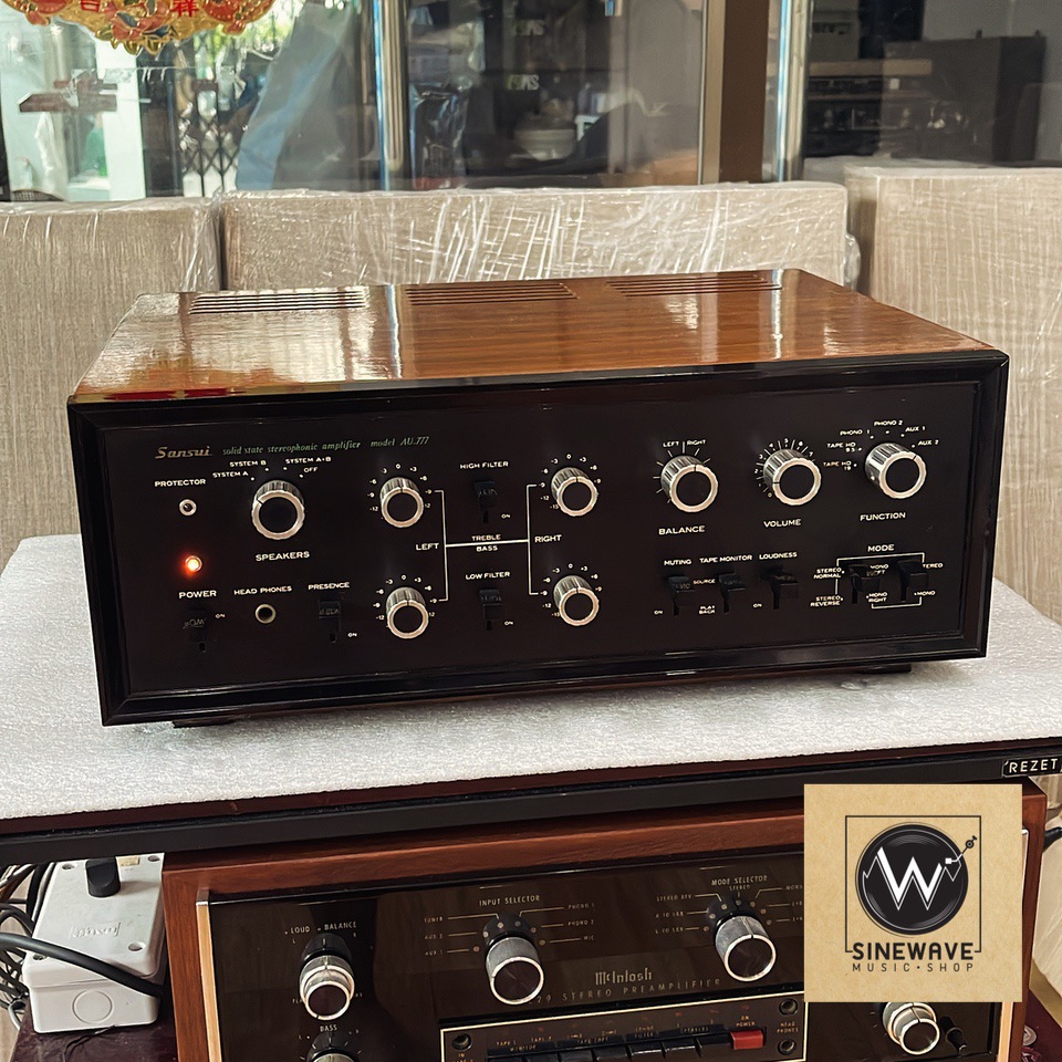 Integrated Amp ยี่ห้อ Sansui รุ่น AU-777 กล่องไม้ (Made in Japan) ไฟ 220Volts