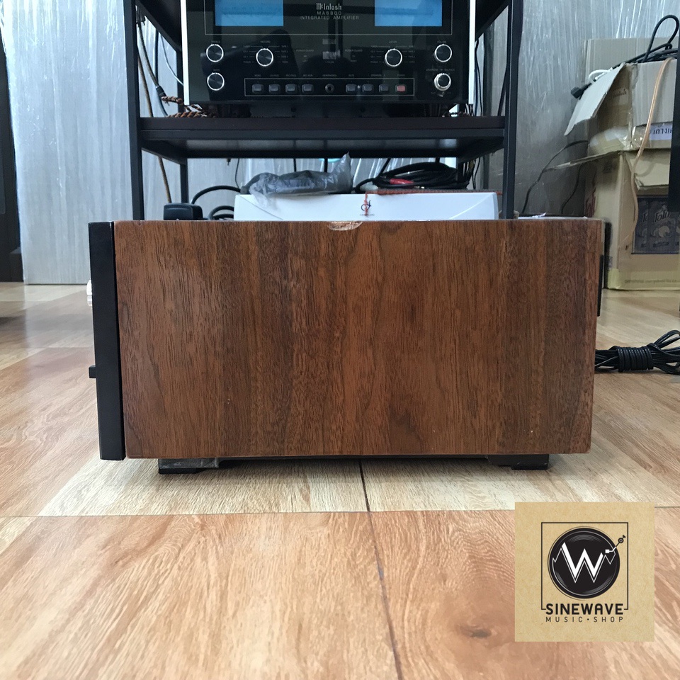 Integrated Amp ยี่ห้อ Sansui รุ่น AU-777 กล่องไม้ (Made in Japan) ไฟ 220Volts