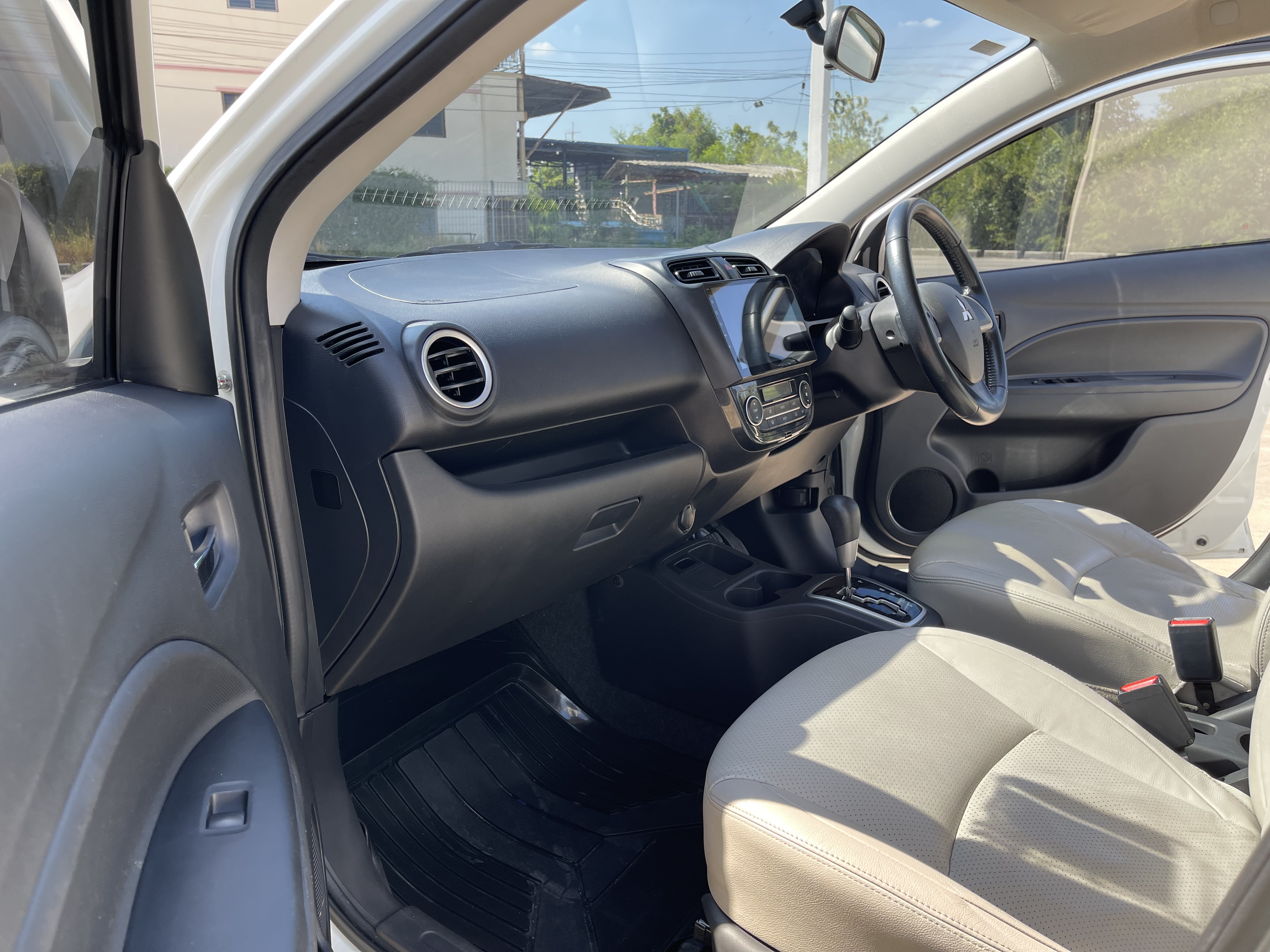 Mitsubishi Attrage 1.2 GLS Limited At 2014 ขาว