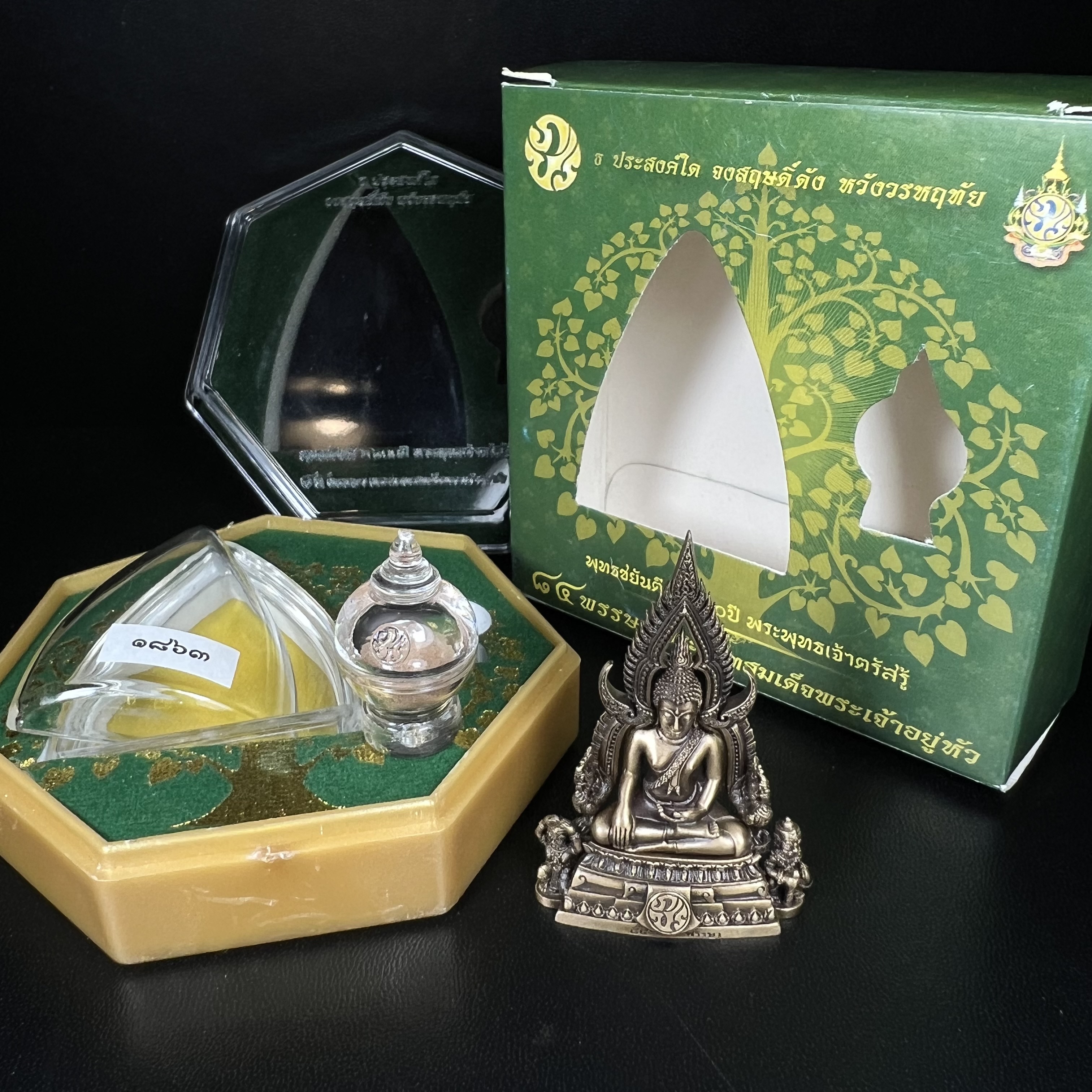 พระพุทธชินราช(จำลอง) ภปร. 84 พรรษา เนื้อบรอนซ์รมดำซาติน พิมพ์ใหญ่ขนาดหน้าตัก 3/4 นิ้ว (พระราชทานมวลสาร จิตรลดาและเส้นพระเจ้า(เส้นผม)รัชกาลที่9)พุทธศิลป์ทรงคุณค่าอีกหนึ่งรุ่นยอดนิยม(1ใน5000องค์)