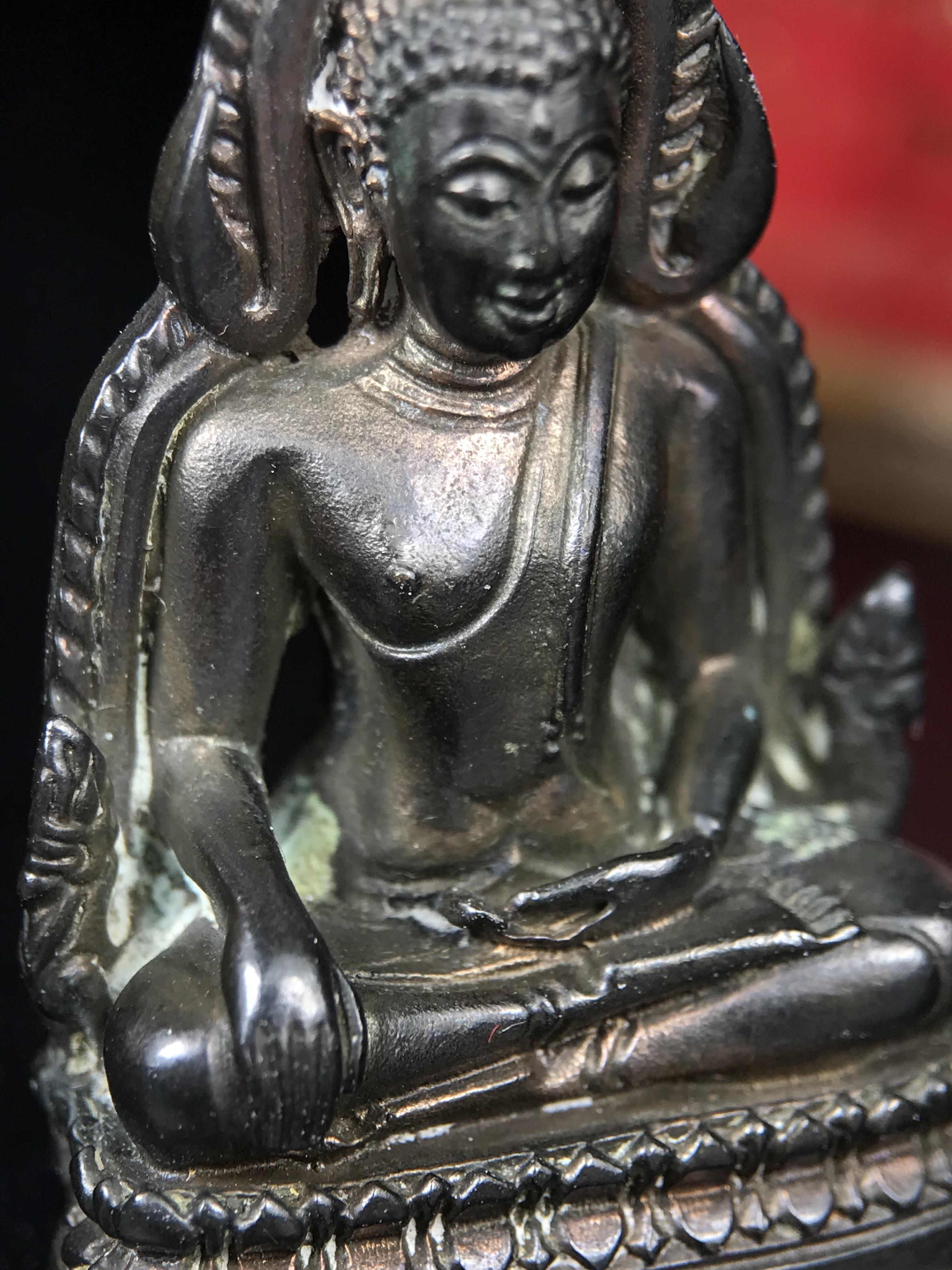 พระพุทธชินราชอินโดจีนมหาจักรพรรดิ อนุสรณ์ 100 ปี พิษณุโลกพิทยาคม (โรงเรียนชาย) พิธีจักรพรรดิมหาพุทธาภิเษก ปี 2542 เนื้อนวโลหะ(เต็มสูตรแก่ทองคำ) พิธีใหญ่มวลสารดีเกจิอาจารย์ยอดนิยมร่วมปลุกเสก*** ตอกโค้ดและหมายเลข*** 1 ใน 999 องค์ ยอดนิยมหายาก