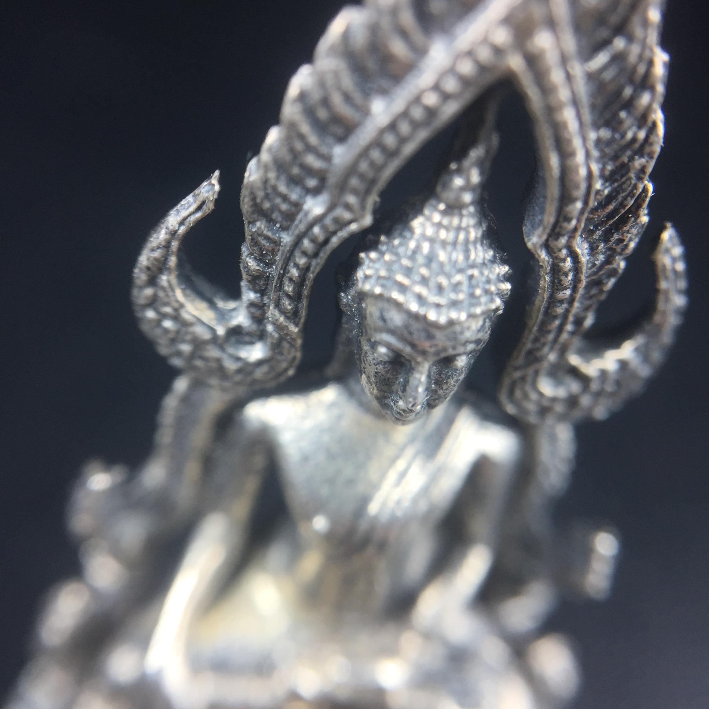 พระกริ่งพระพุทธชินราช มวก. วัดเบญจมบพิตร ปี 2519 เนื้อเงินสภาพสวยผิวเดิม หมายเลข687(ในหลวงรัชกาลที่9และราชินีเสด็จฯเททอง)(พิธีใหญ่ เกจิอาจารย์ในยุคยอดนิยมร่วมปลุกเสก)