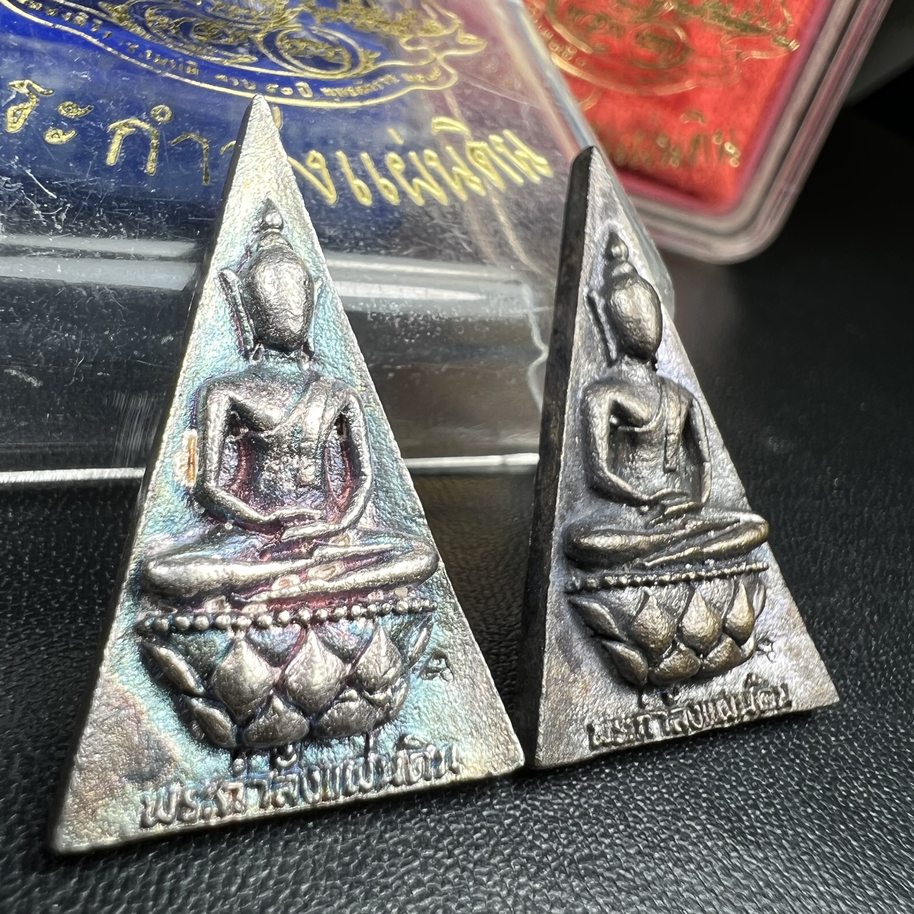 พระกำลังแผ่นดิน (สมเด็จจิตรลดา2) จัดสร้างเฉลิมพระเกียรติ ร.9 ครองราชย์ 50 ปี 2539 เนื้อเงิน(ผิวเดิมกลับดำ รุ้งๆสวย)+เนื้อนวโลหะ(สร้างน้อยหายาก)พร้อมกล่องบรรจุเดิม(1ใน2539องค์)