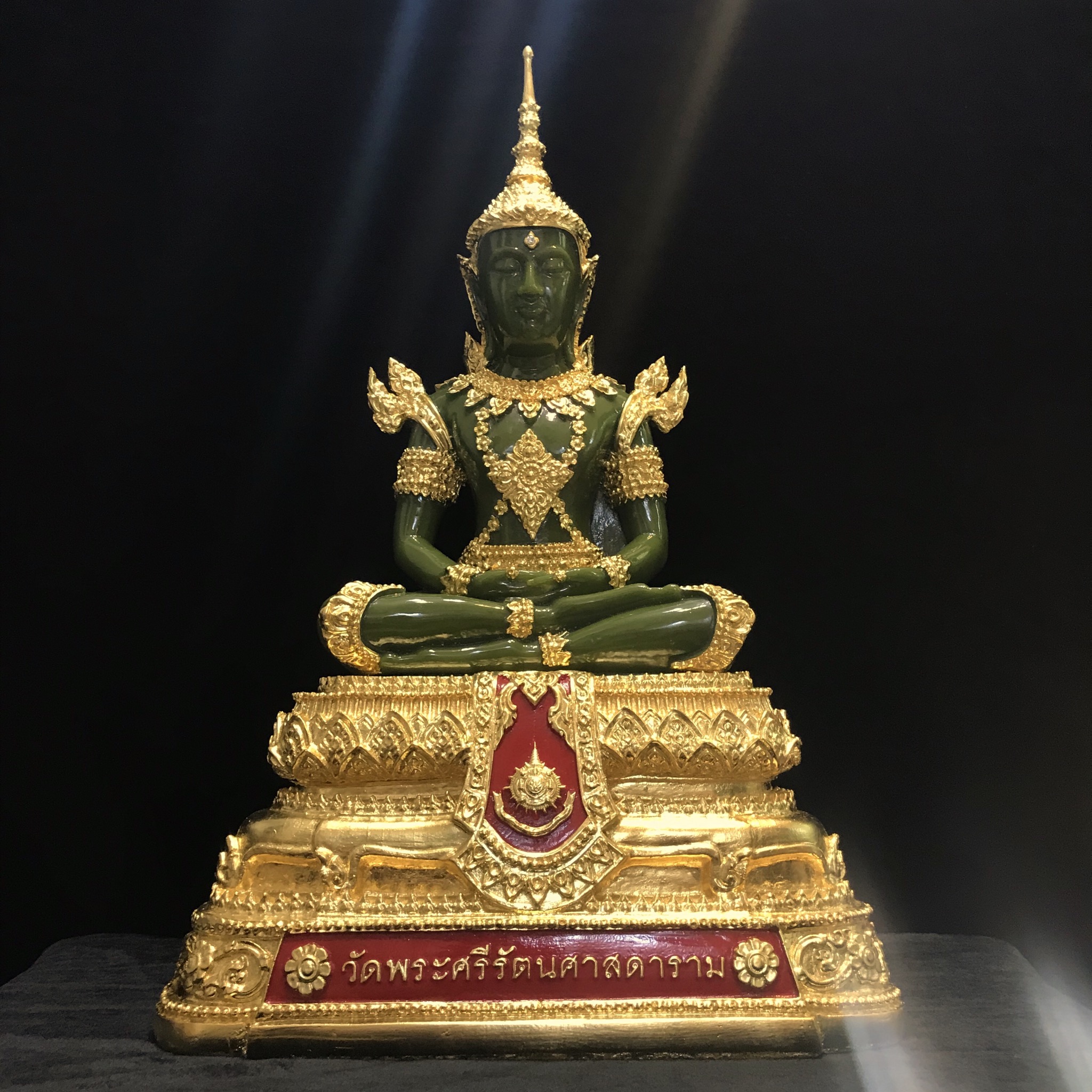 พระพุทธมหามณีรัตนปฏิมากร(พระแก้วมรกต) วัดพระศรีรัตนศาสดาราม สำนักพระราชวัง จัดสร้าง (บรรจุมวลสารใต้ฐาน)ฤดูร้อน ขนาดหน้าตัก 9นิ้ว