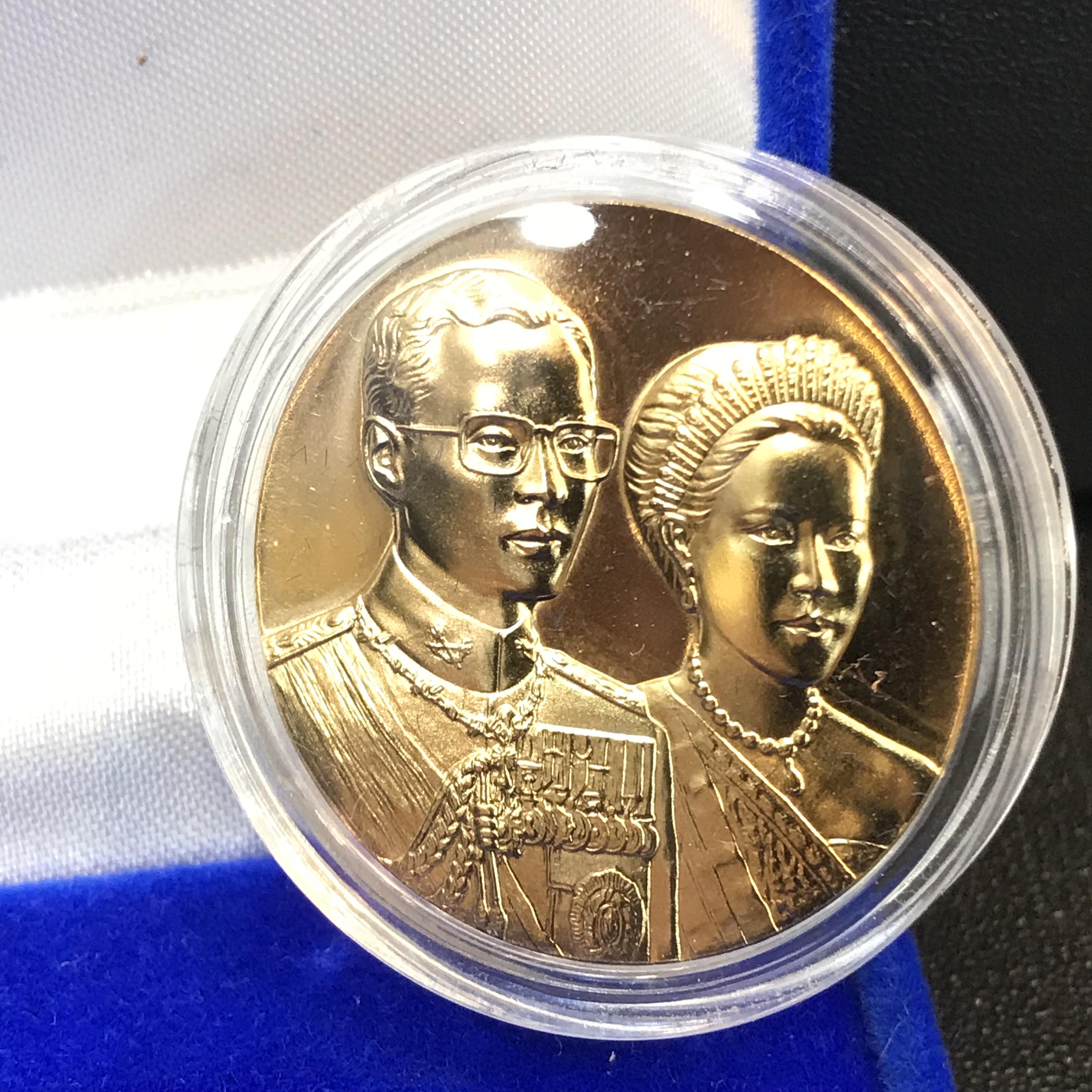 เหรียญสองพระองค์ในหลวง-พระราชินี พระราชทาน สภาพสวยกล่องบรรจุเดิม