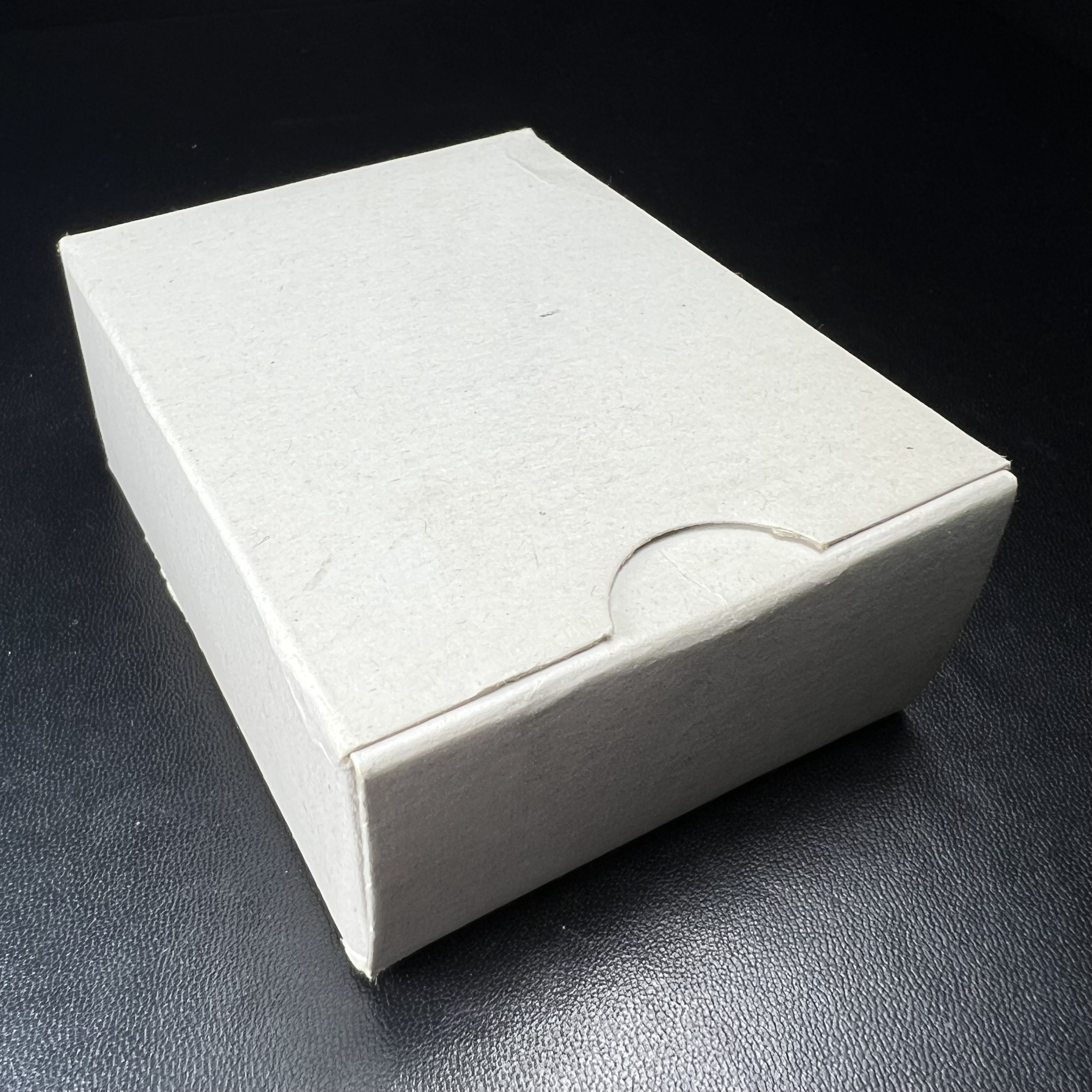 พระกริ่งหลวงพ่อโสธร ภปร. รุ่นกาญจนาภิเษก จัดสร้างในมงคลวโรกาสที่พระบาทสมเด็จพระเจ้าอยู่หัวรัชกาลที่9 เสด็จเถลิงถวัลย์สิริราชสมบัติ ครบ 50 ปี ในพุทธศักราช 2539 เนื้อเงิน(ผิวเดิมสวย)(พิธีใหญ่เข้มขลัง)1 ใน 9950 องค์