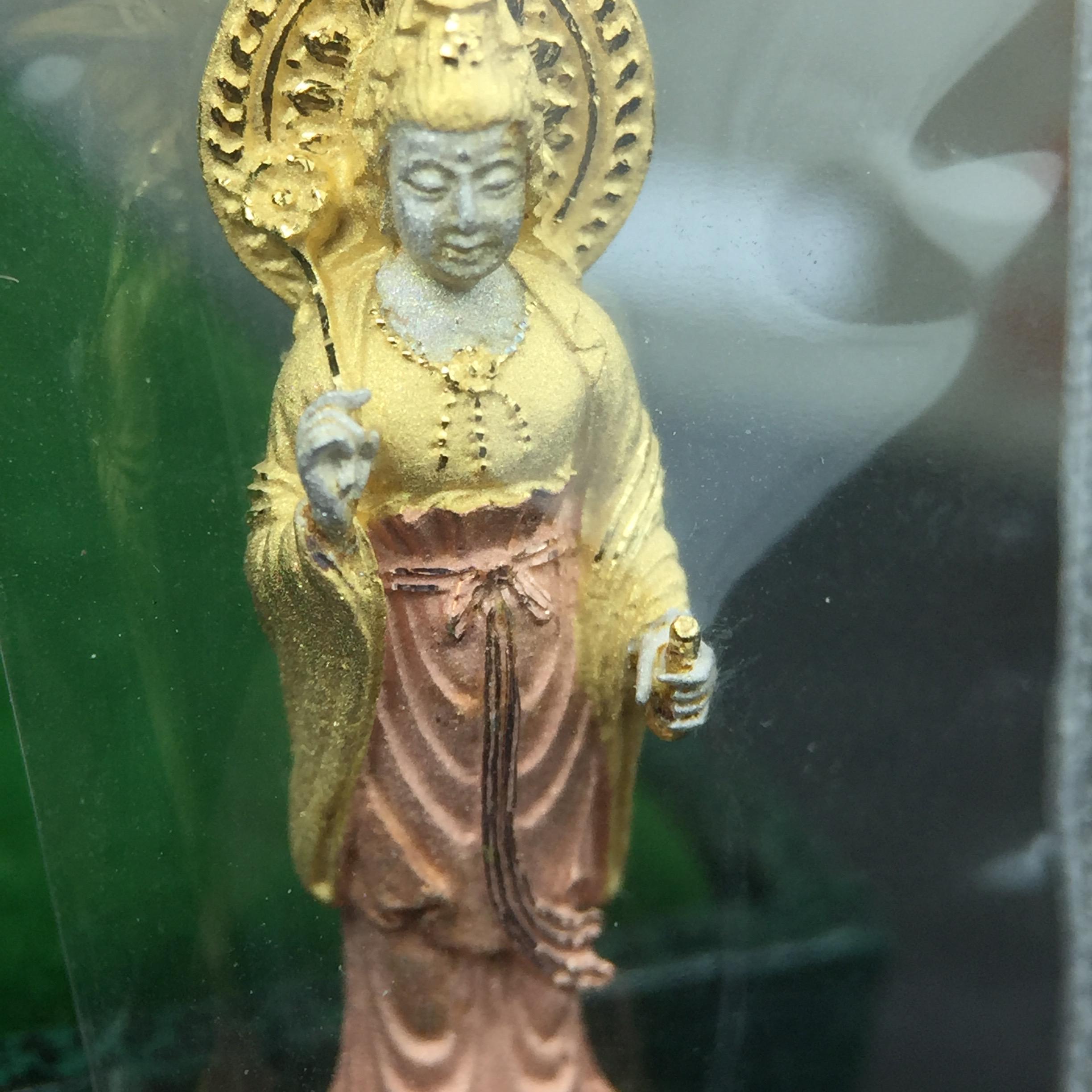 พระโพธิสัตว์อวโลกิเตศวร(เจ้าแม่กวนอิม)รุ่นฉลองปีกาญจนาภิเษก ปี2540 เนื้อเงินบริสุทธิ์ 99.9%(ชุบ3กษัตริย์) เทศบาลนครหาดใหญ่จัดสร้างถวายเฉลิมพระเกียรติพระบาทสมเด็จพระเจ้าอยู่หัวทรงครองสิริราชสมบัติครบ 50 ปี(สภาพซีนซองเดิมกล่องบรรจุการ์ดใบรับรองเดิมครบ)หายาก