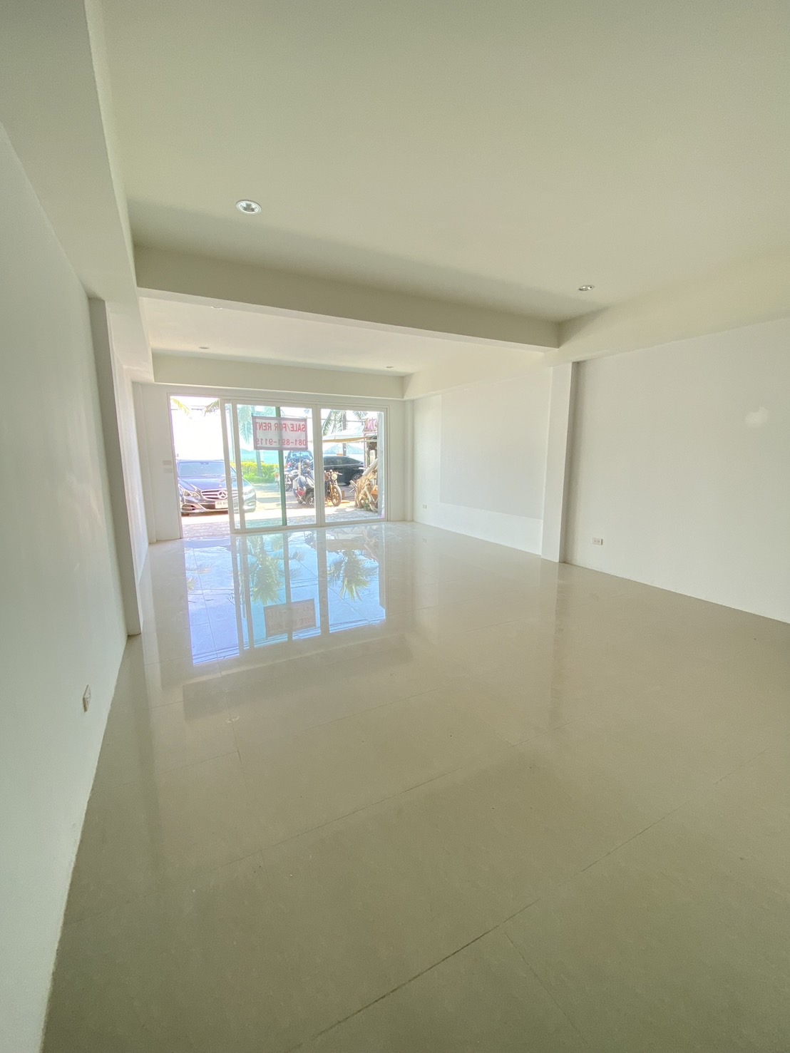 For Sales : Sea front, 2-Story commercial buildings, 3 Bedroom 6 Bathroom