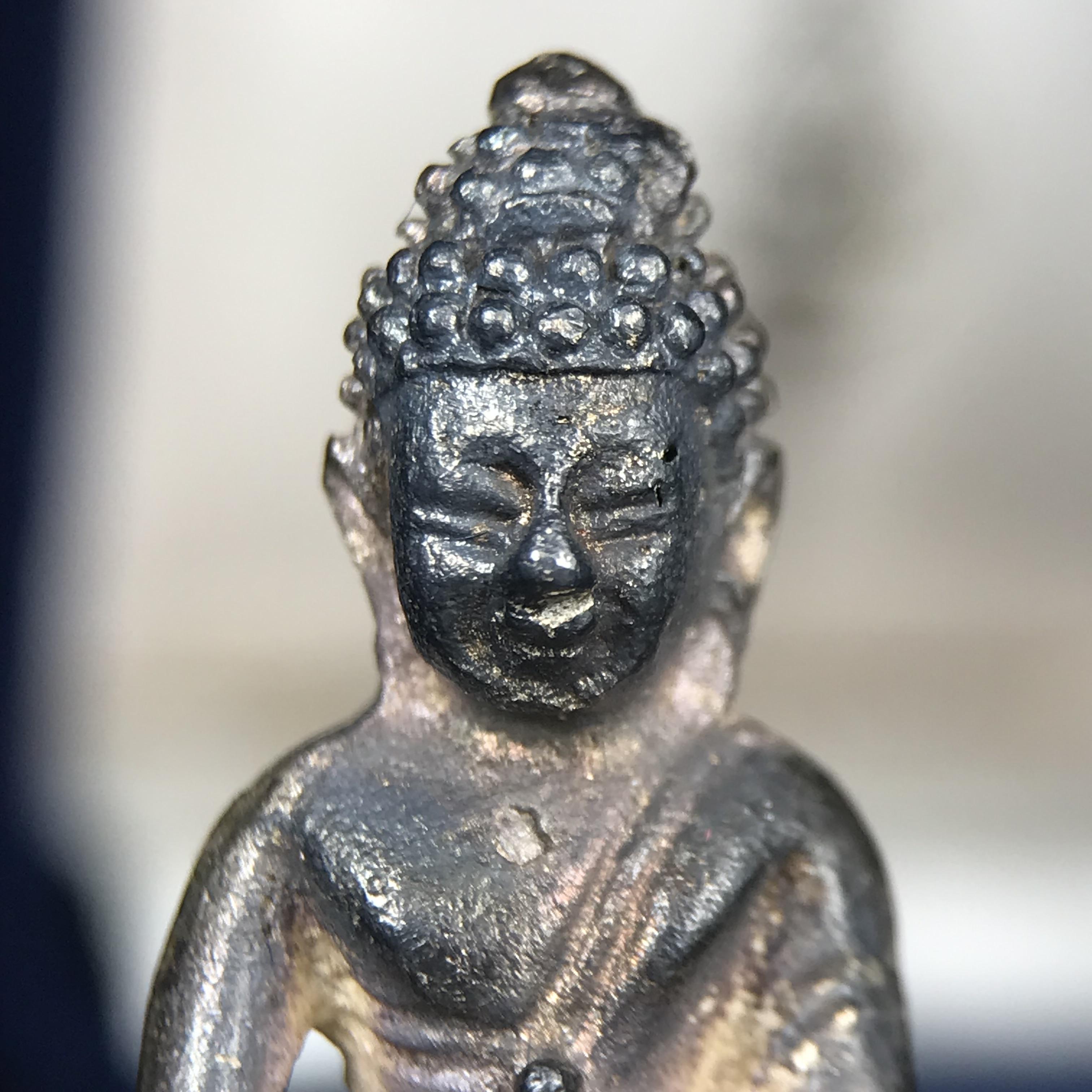 พระกริ่งศาสดา ภปร. วัดบวรนิเวศวิหาร ปี 2532 จัดสร้างในโอกาสสองทศวรรษรามาธิบดี เพื่อศูนย์การแพทย์สิริกิติ์ เนื้อเงิน(ผิวเดิมสวยงาม) (พิธีใหญ่ มวลสารมงคล สวยงามเข้มขลัง)สมเด็จพระญาณสังวร สมเด็จพระสังฆราชฯเสด็จเททอง***ตอกโค๊ตหมายเลข ๑๙๙๔***