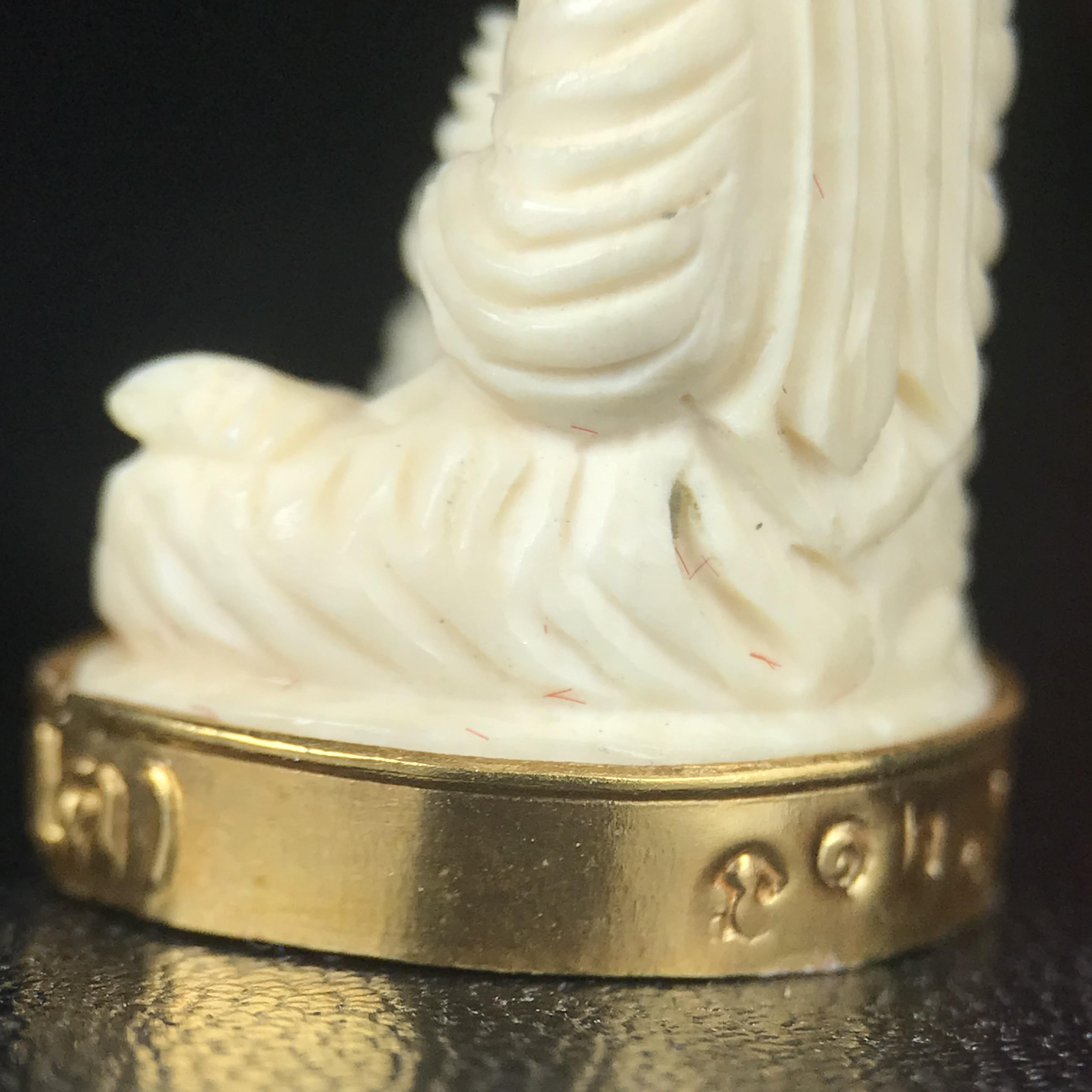 สมเด็จพระพุฒาจารย์ (โต พรหมรังสี) รุ่นคชสารหมื่นปี พ.ศ.2542 พิมพ์ลอยองค์(ฐานหุ้มทองคำ) ตอกโค๊ตและหมายเลข ๑๒๑๔ สภาพสวยสมบูรณ์กล่องบรรจุเดิมครบ (เลขสวยผลรวมได้แปด มีกินมีใช้ไม่มีหมด)(1ใน 9999 องค์)หายากพบเจอน้อยมาก