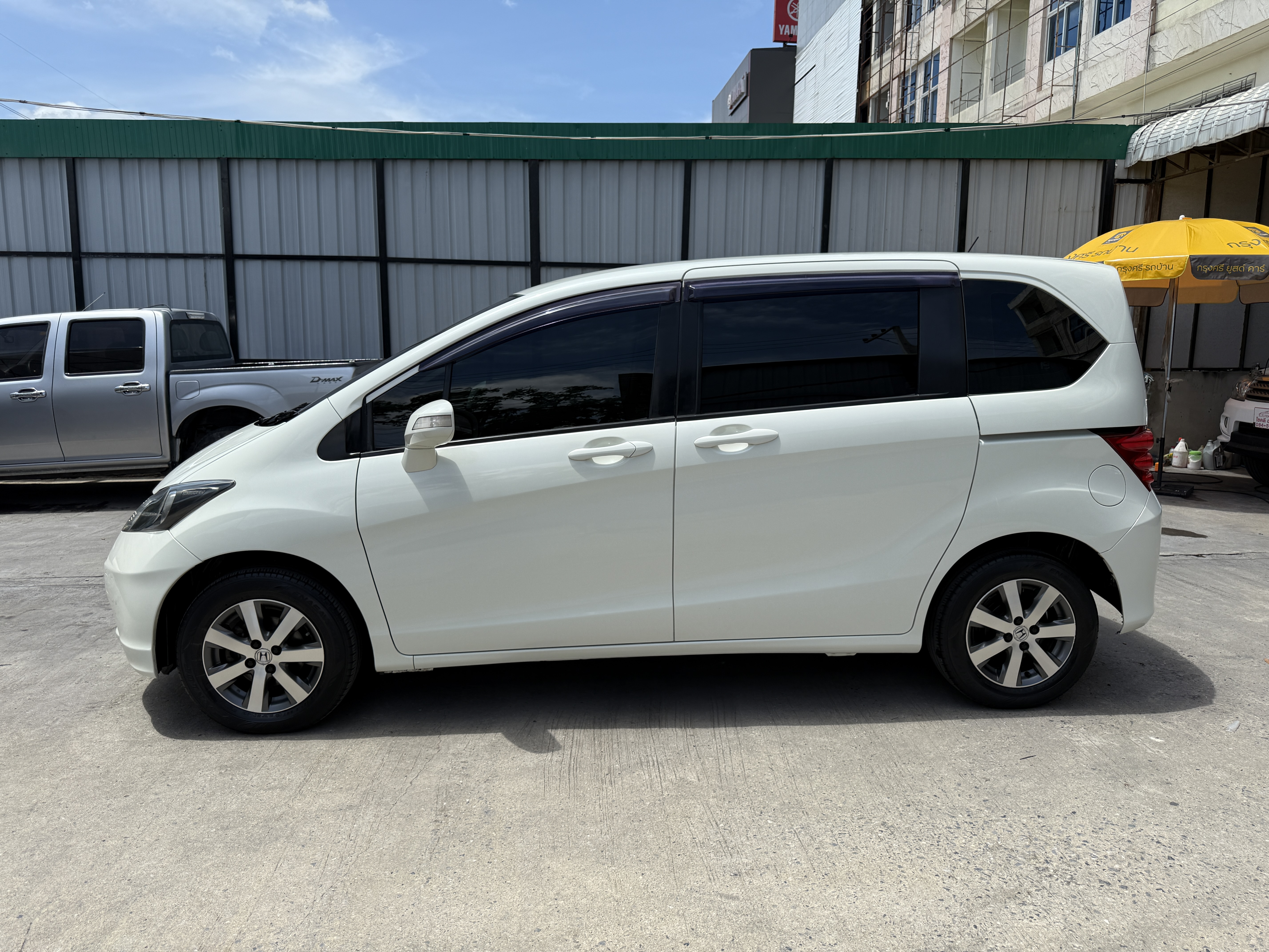 Honda Freed 1.5 E At 2012 ขาวมุก