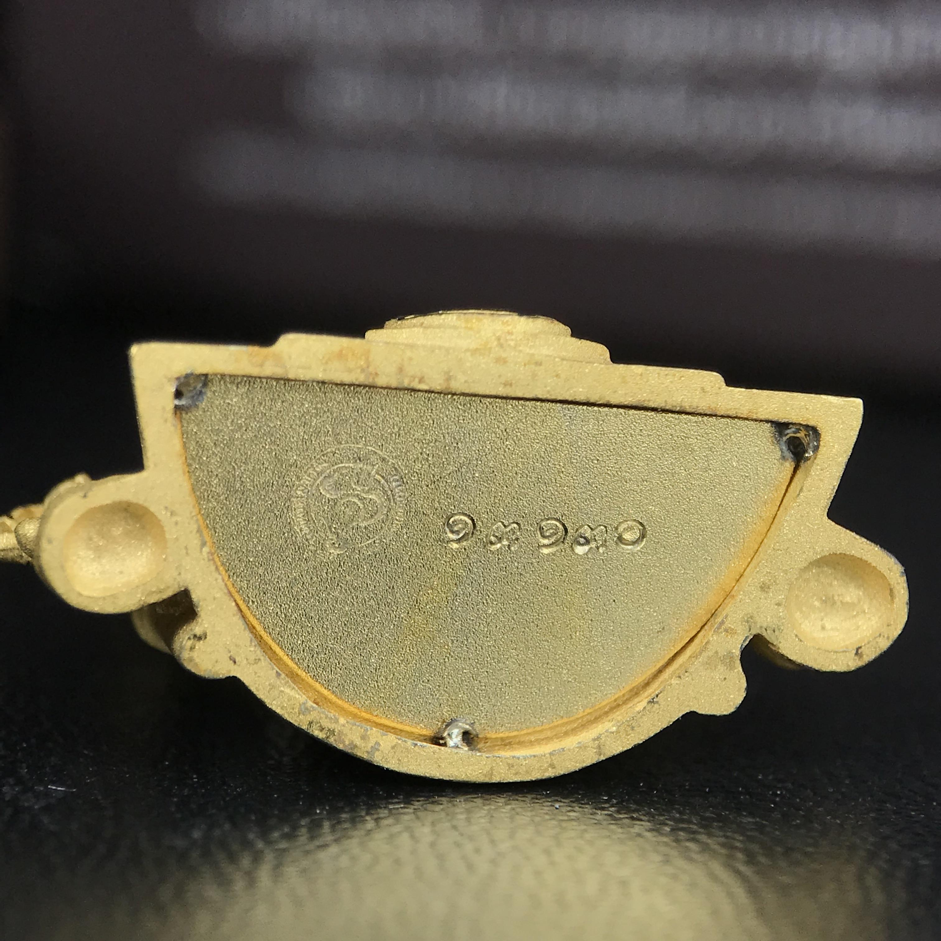 พระพุทธชินราช ภปร. โครงการ "เพราะแผ่นดินนี้ คือ แผ่นดินเกิด" ปี 2548(รุ่นแรก) ลอยองค์เนื้อเงินสามกษัตริย์ หน้าตัก 1/2 นิ้ว (ขนาด 3.5 x 2.5 ซม.) พุทธศิลป์งดงามทรงคุณค่า รุ่นยอดนิยม