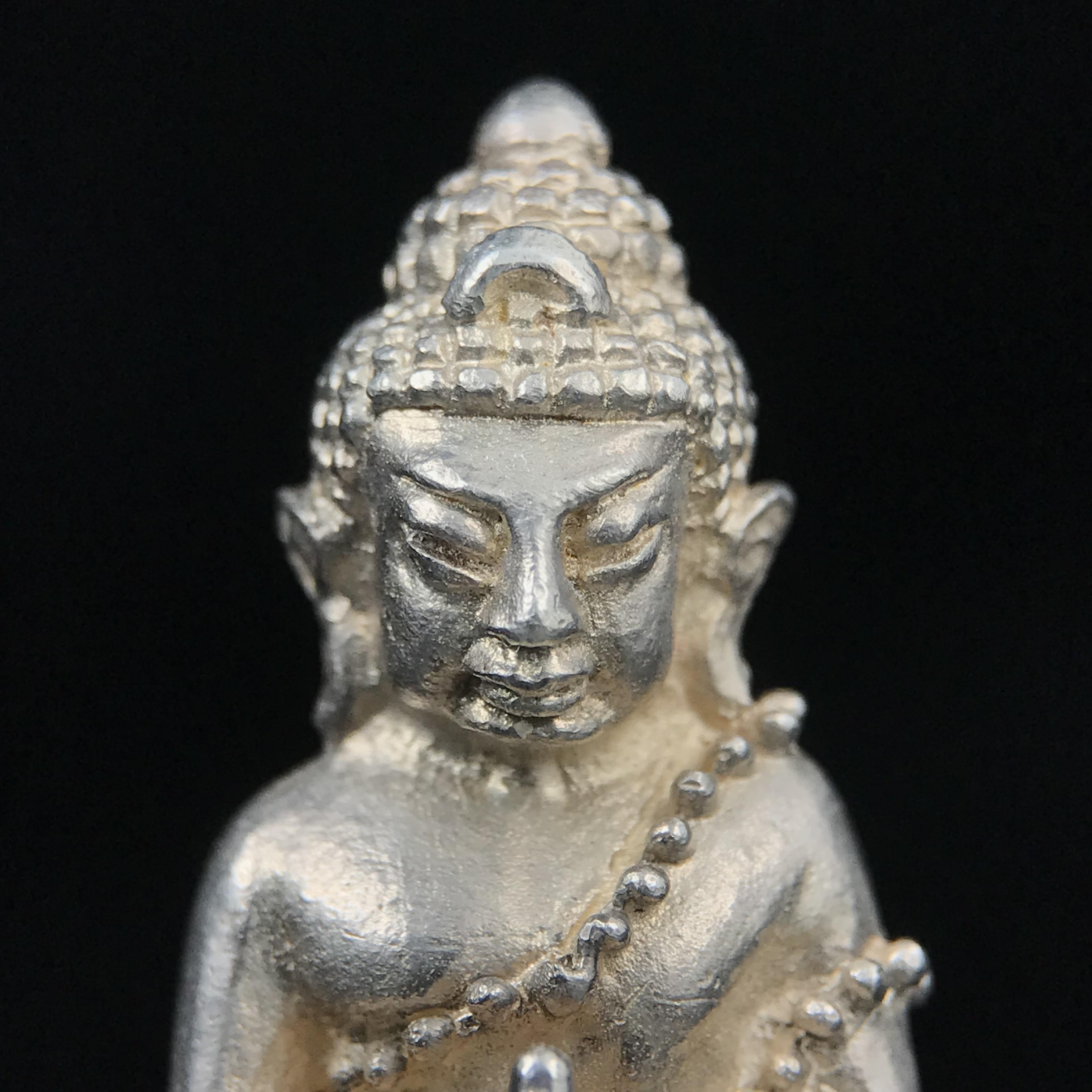 พระกริ่งญาณสังวร(พระกริ่ง ญส.)ปี 2519 เนื้อเงิน(สภาพสวยผิวเดิมขึ้นน้ำทองสวยมาก) สมเด็จพระญาณสังวรและหลวงพ่อคูณ ปริสุทโธ จับสายสูตรร่วมกันในพิธีเททอง ณ อุโบสถวัดบวรนิเวศวิหาร(พิธีใหญ่ เจตนาดี หลวงปู่โต๊ะร่วมปลุกเสก)(แบบนี้ไม่ควรพลาด)หายาก 1ใน 999 องค์